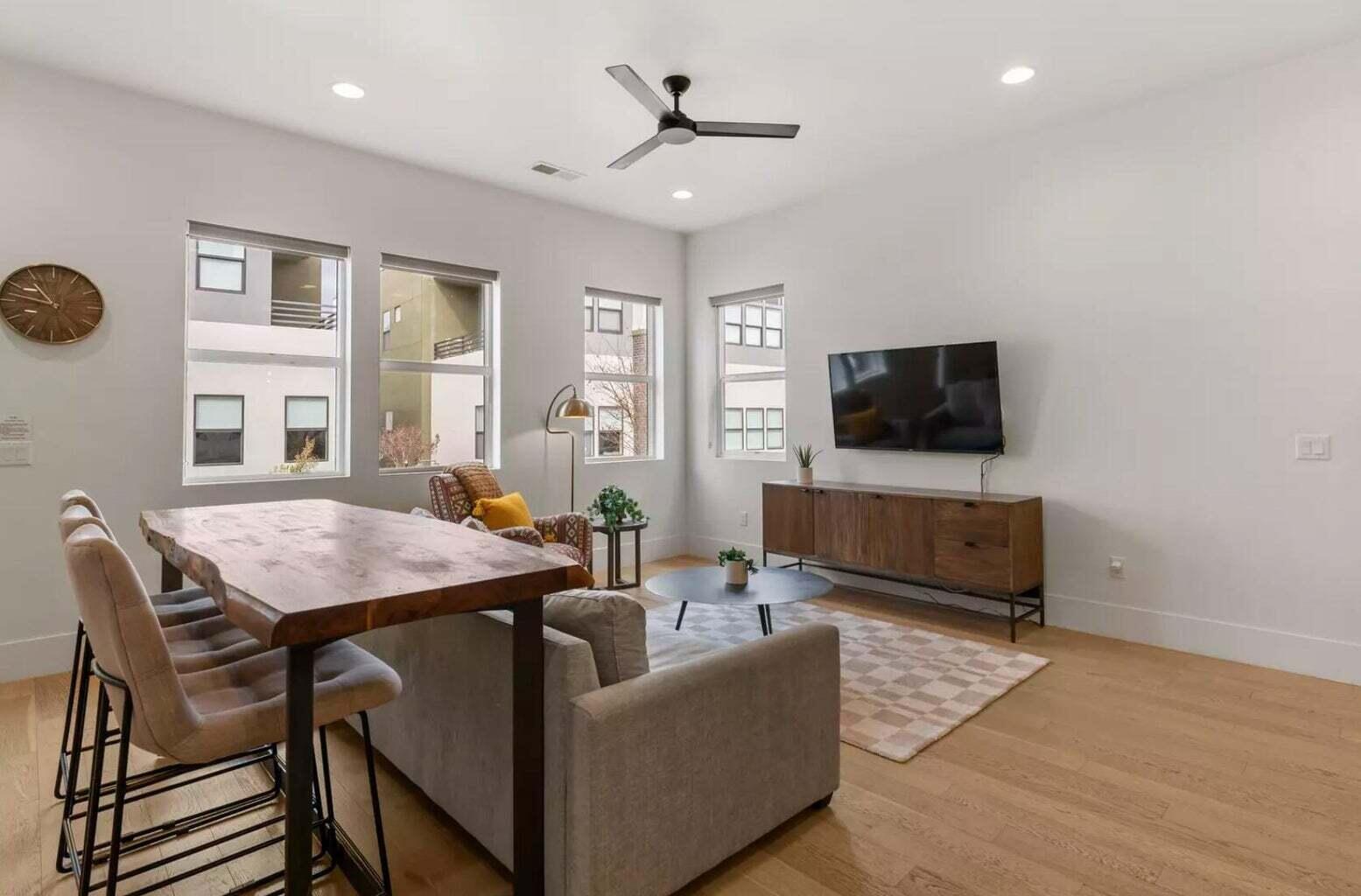 BLOOMINGTON VAC VILLAS - Residential