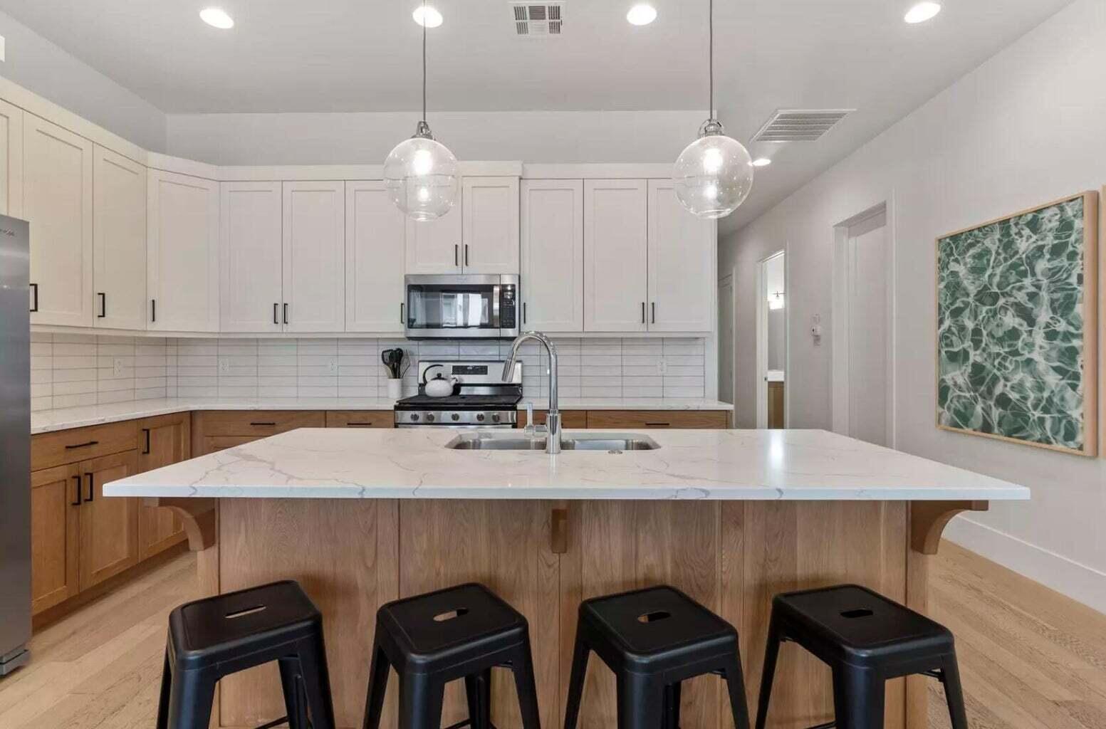 BLOOMINGTON VAC VILLAS - Residential