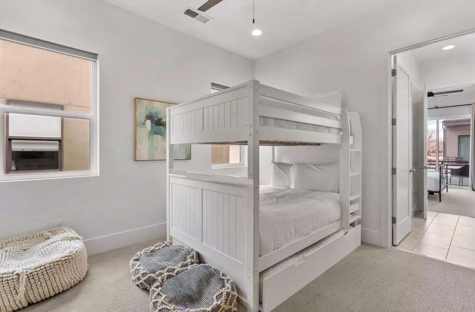 BLOOMINGTON VAC VILLAS - Residential