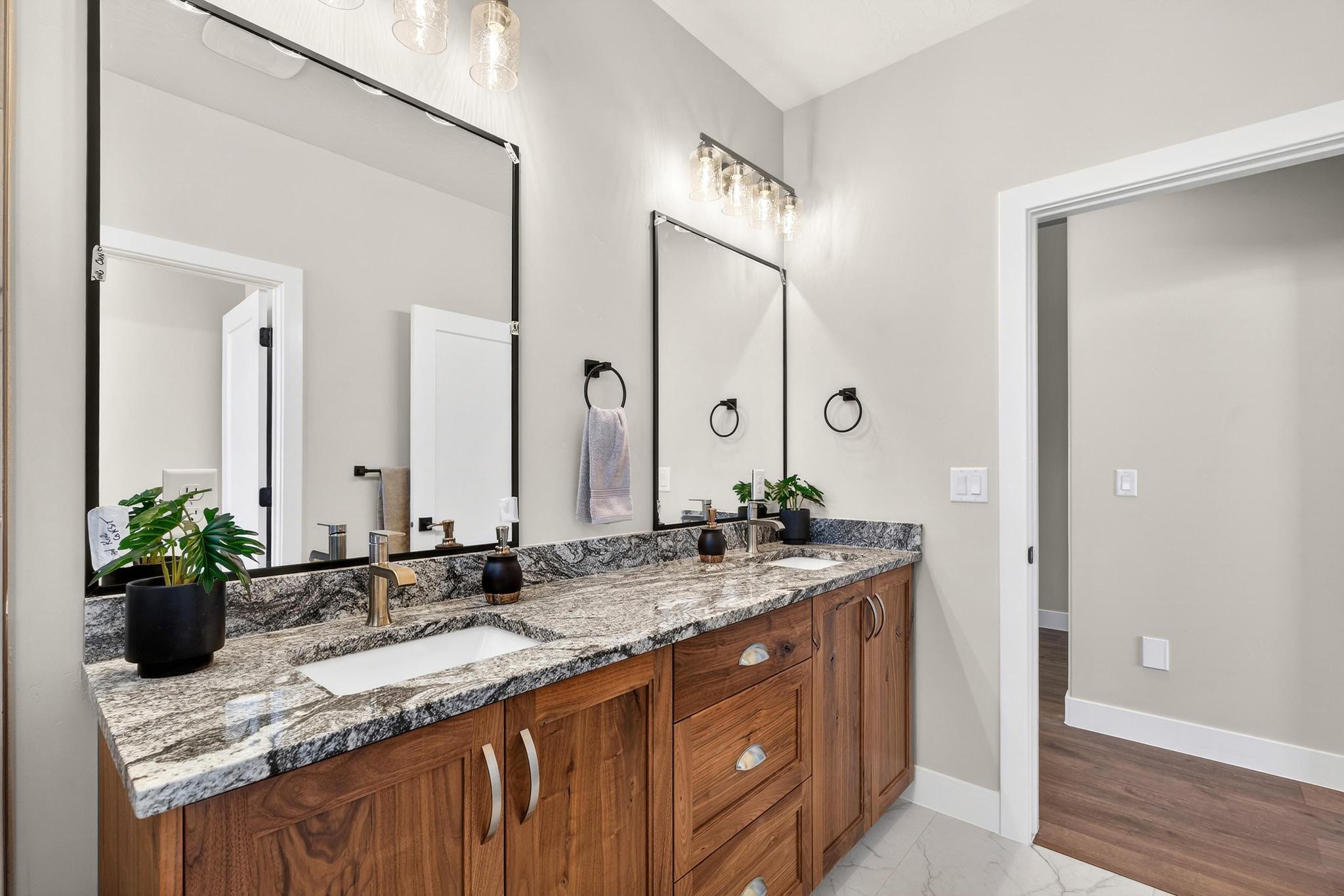BLACK STONE - Residential