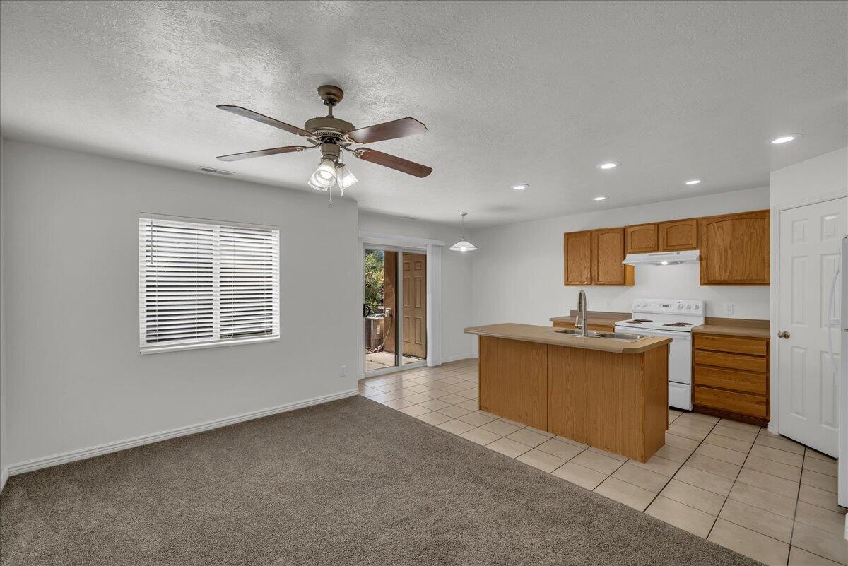 Well kept 3 bedroom 2.5 bathroom townhome in amazing family friendly Hidden Valley Townhomes neighborhood. Newer carpet and paint. Plenty of storage. Nice size bedrooms and family room. Fantastic amenities in Desert Hills boundaries. Close to everything including shopping, schools, parks and the freeway. Vacant and easy to show.