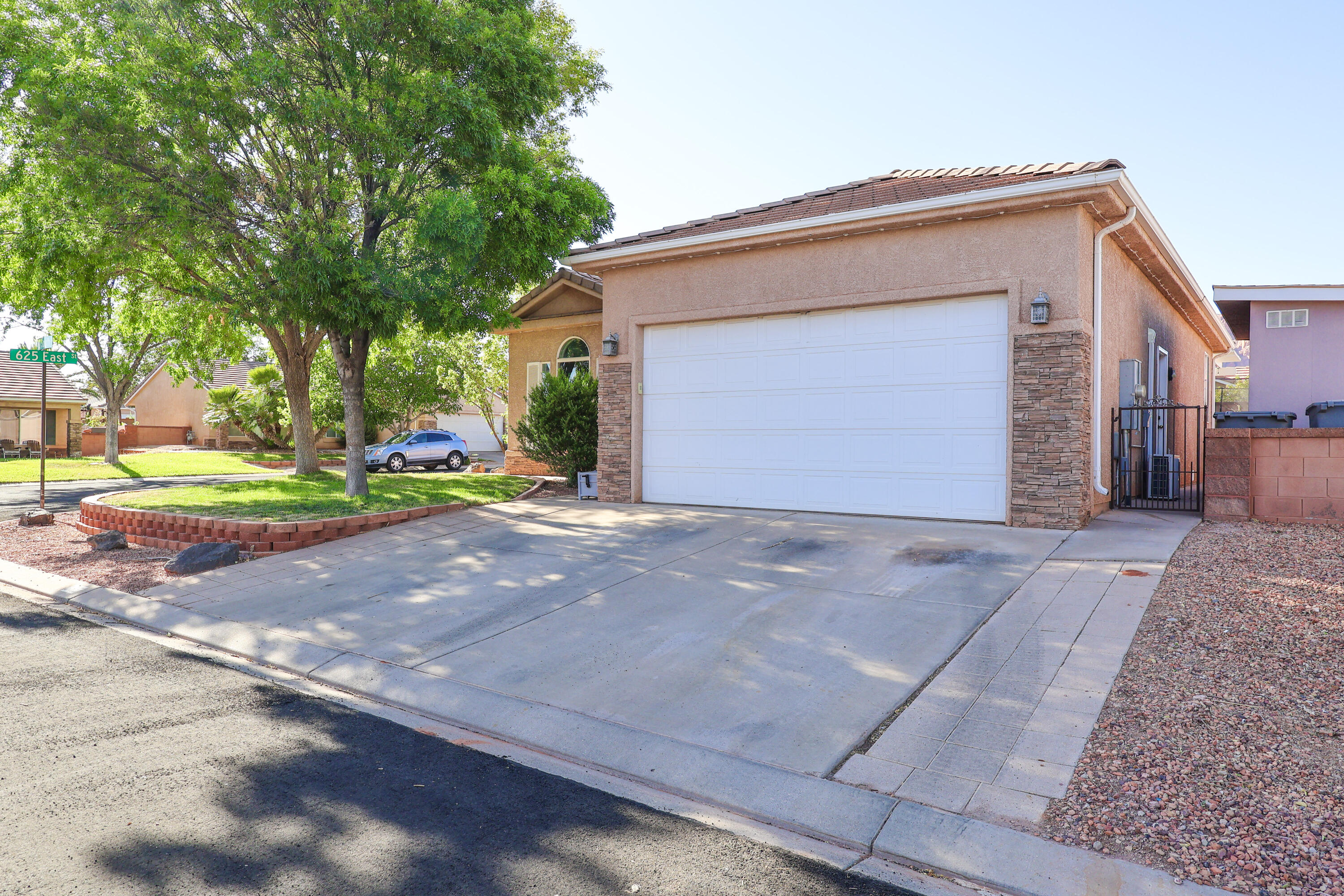 RED ROCK CANYON - Residential