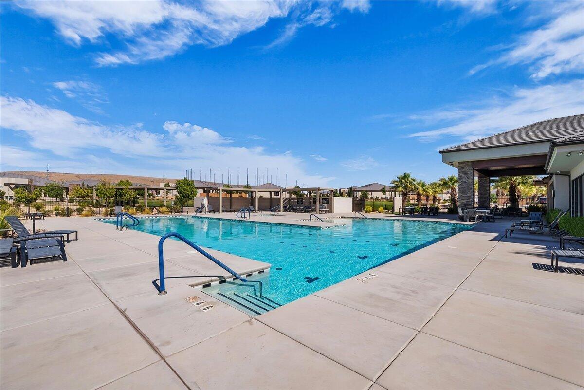 VILLAS AT SUN RIVER - Residential