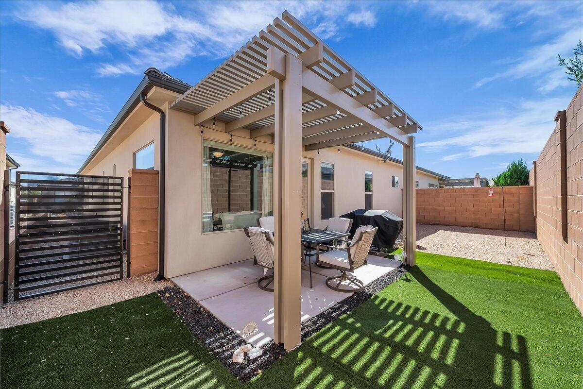 VILLAS AT SUN RIVER - Residential