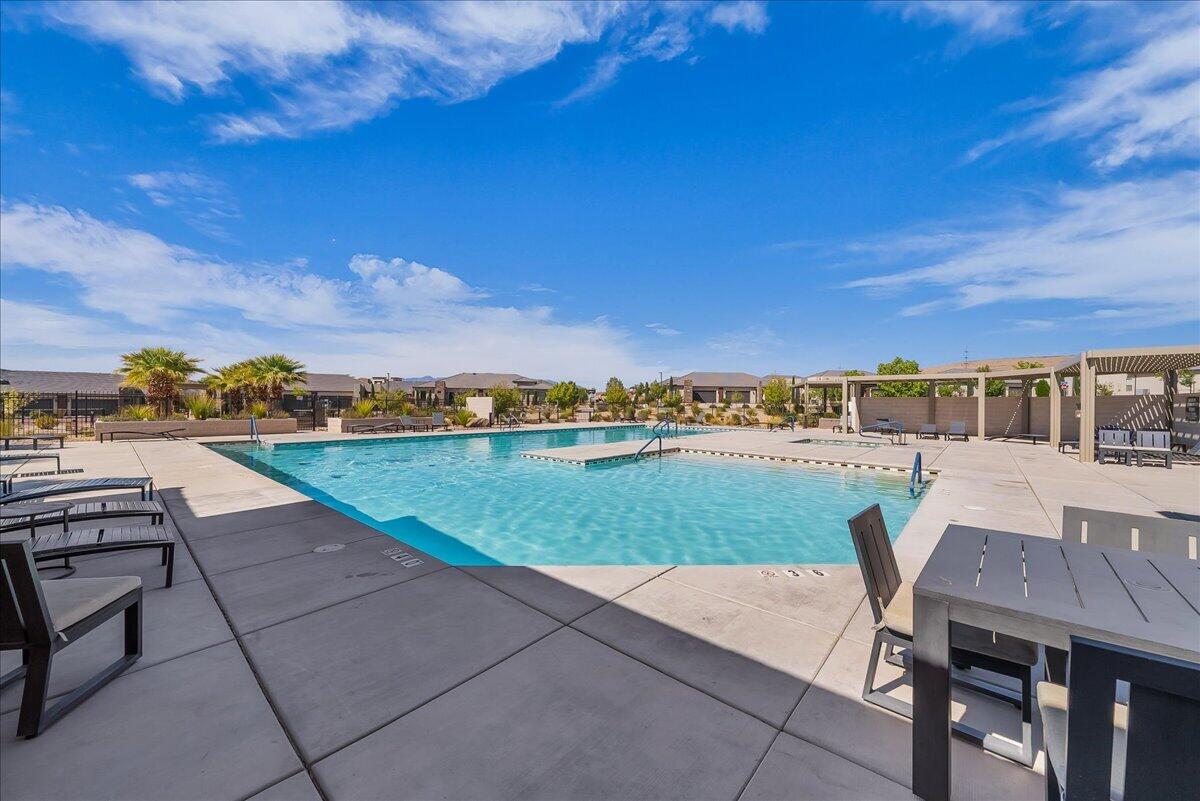 VILLAS AT SUN RIVER - Residential