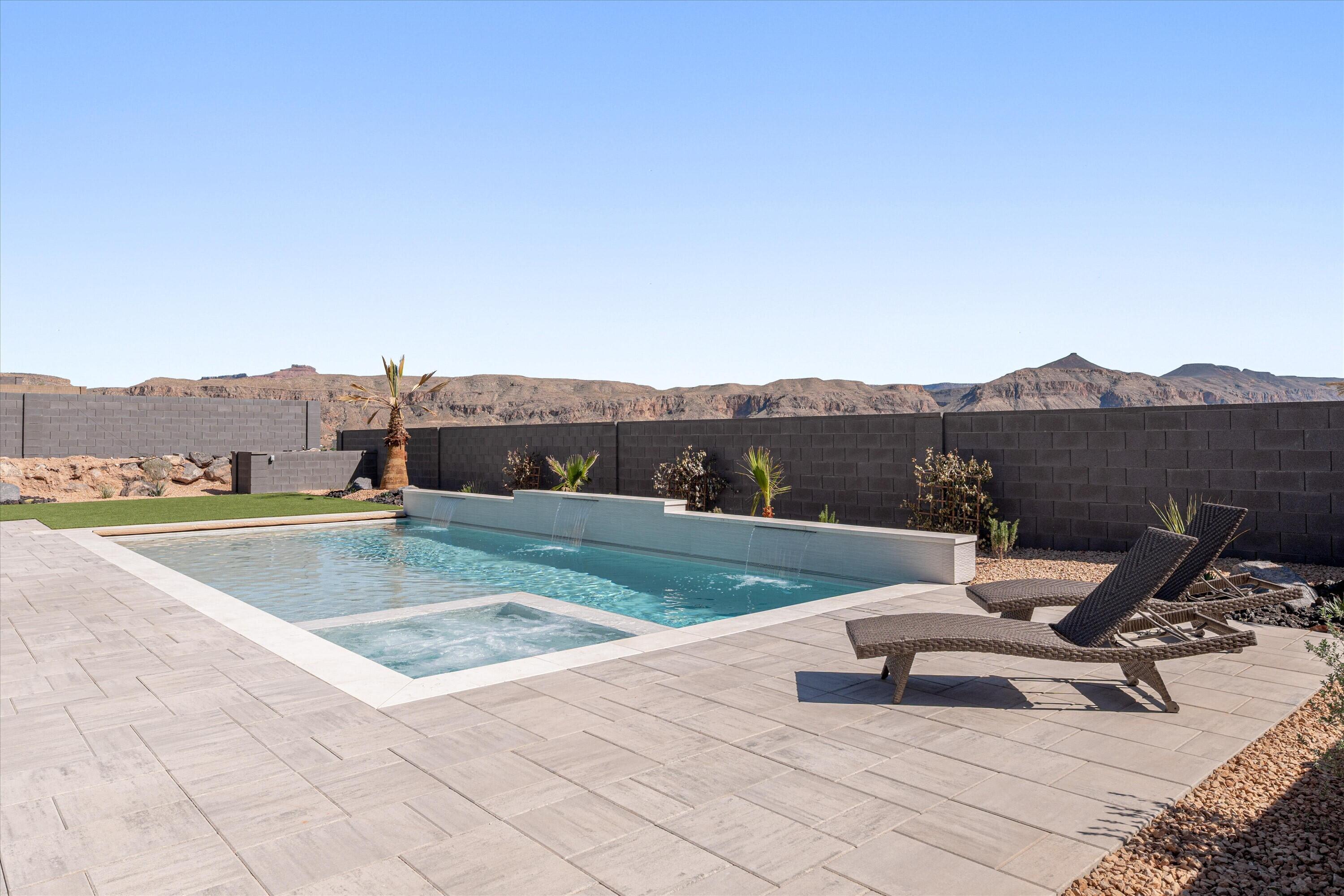 SCENIC POINTE - Residential