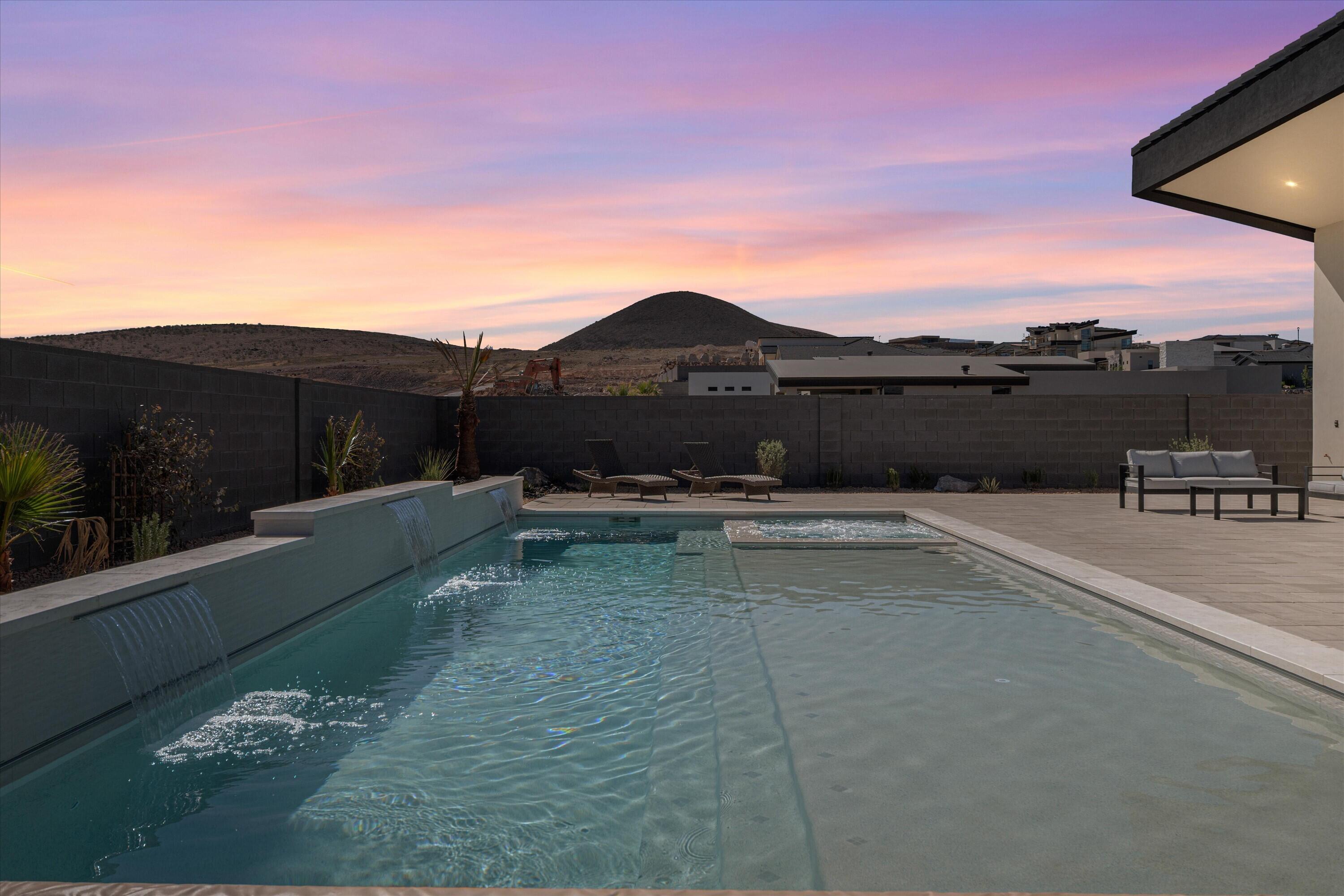 SCENIC POINTE - Residential