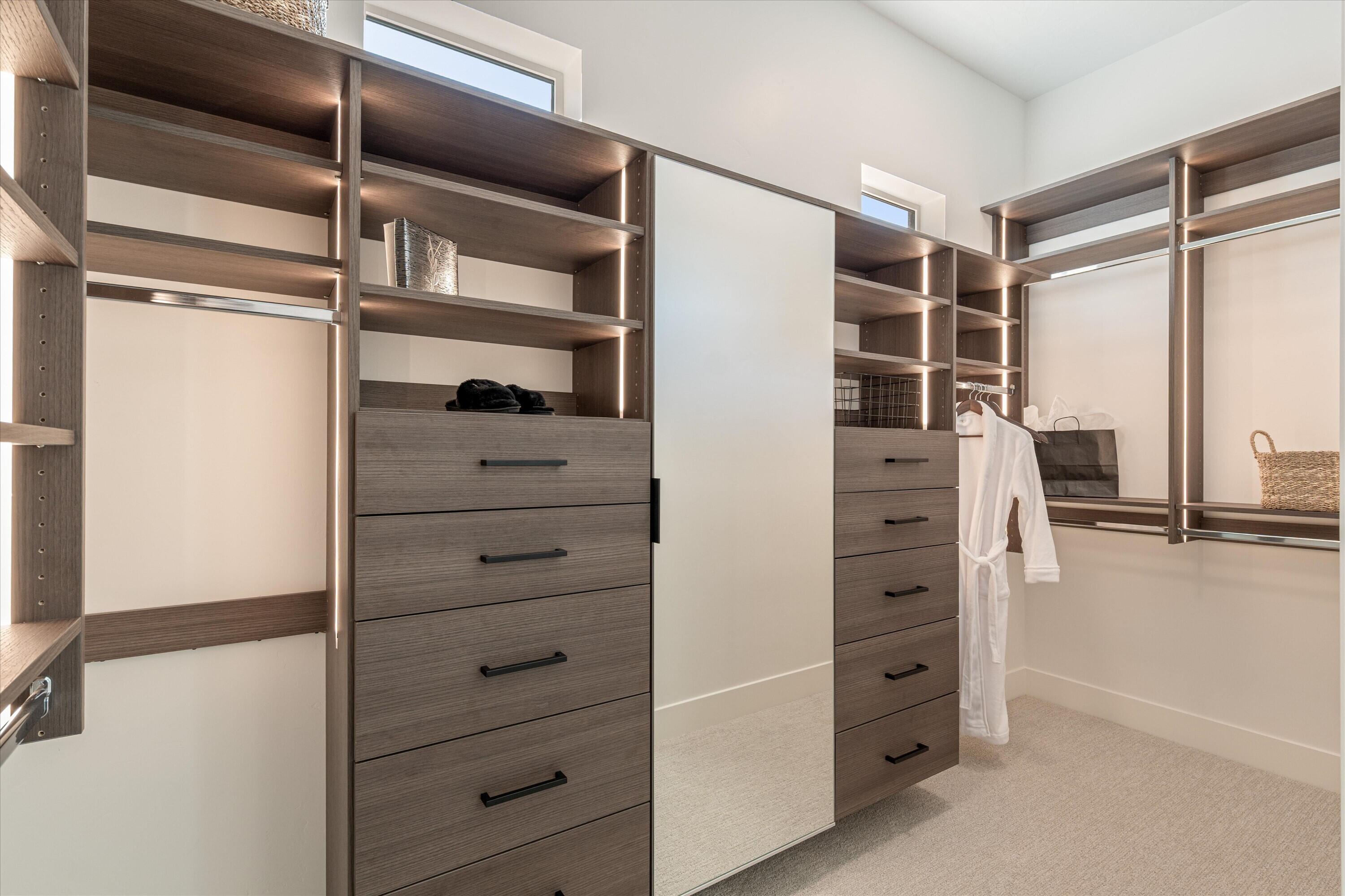 SCENIC POINTE - Residential