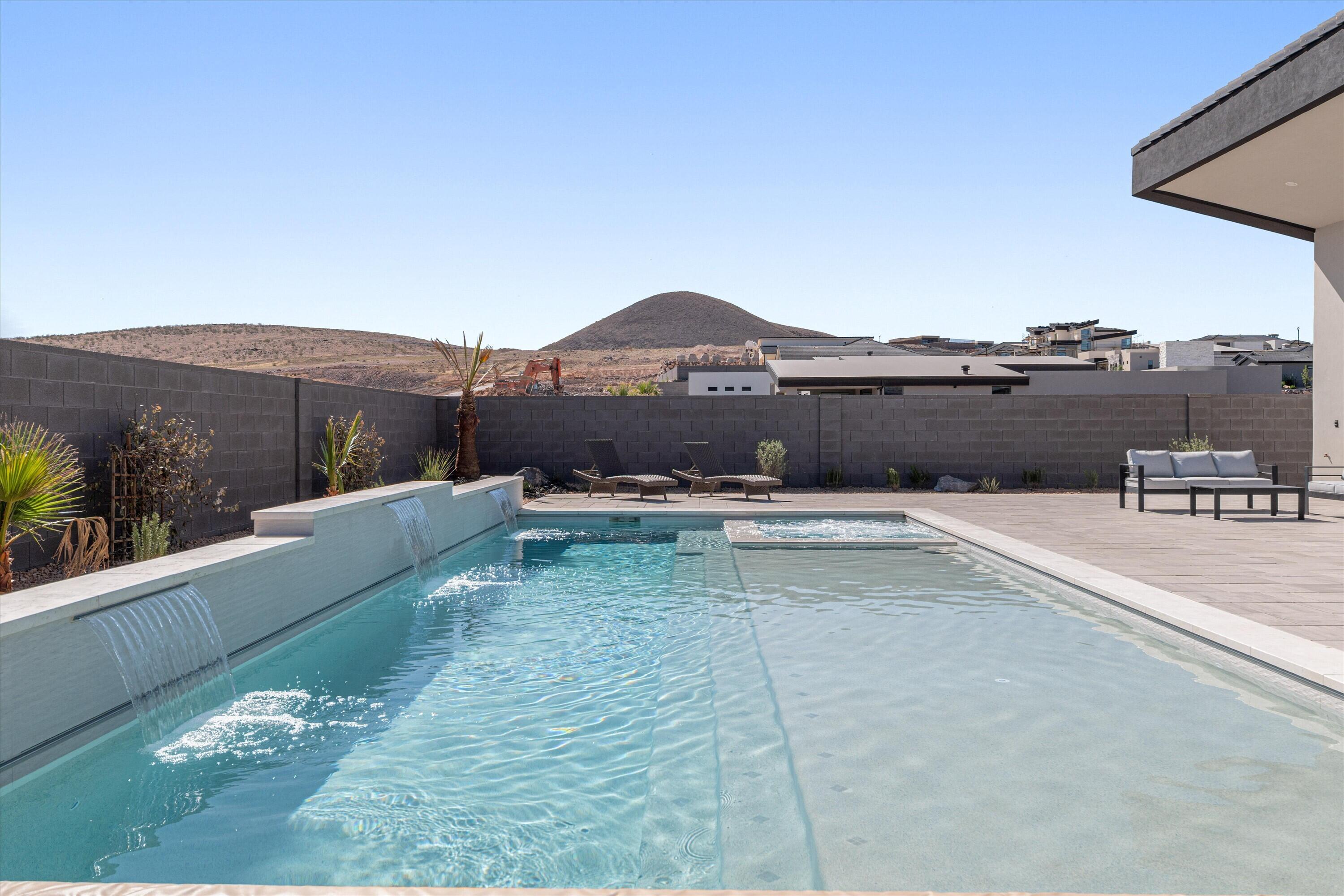 SCENIC POINTE - Residential