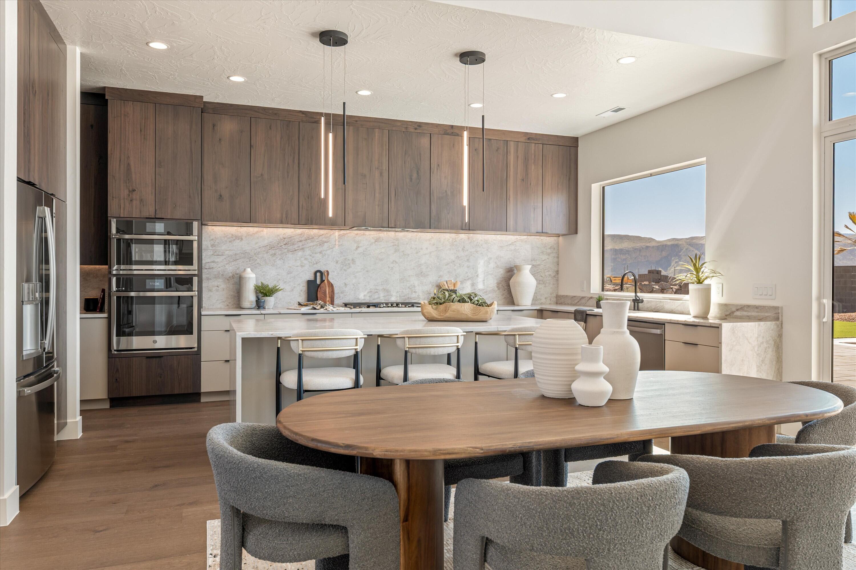 SCENIC POINTE - Residential