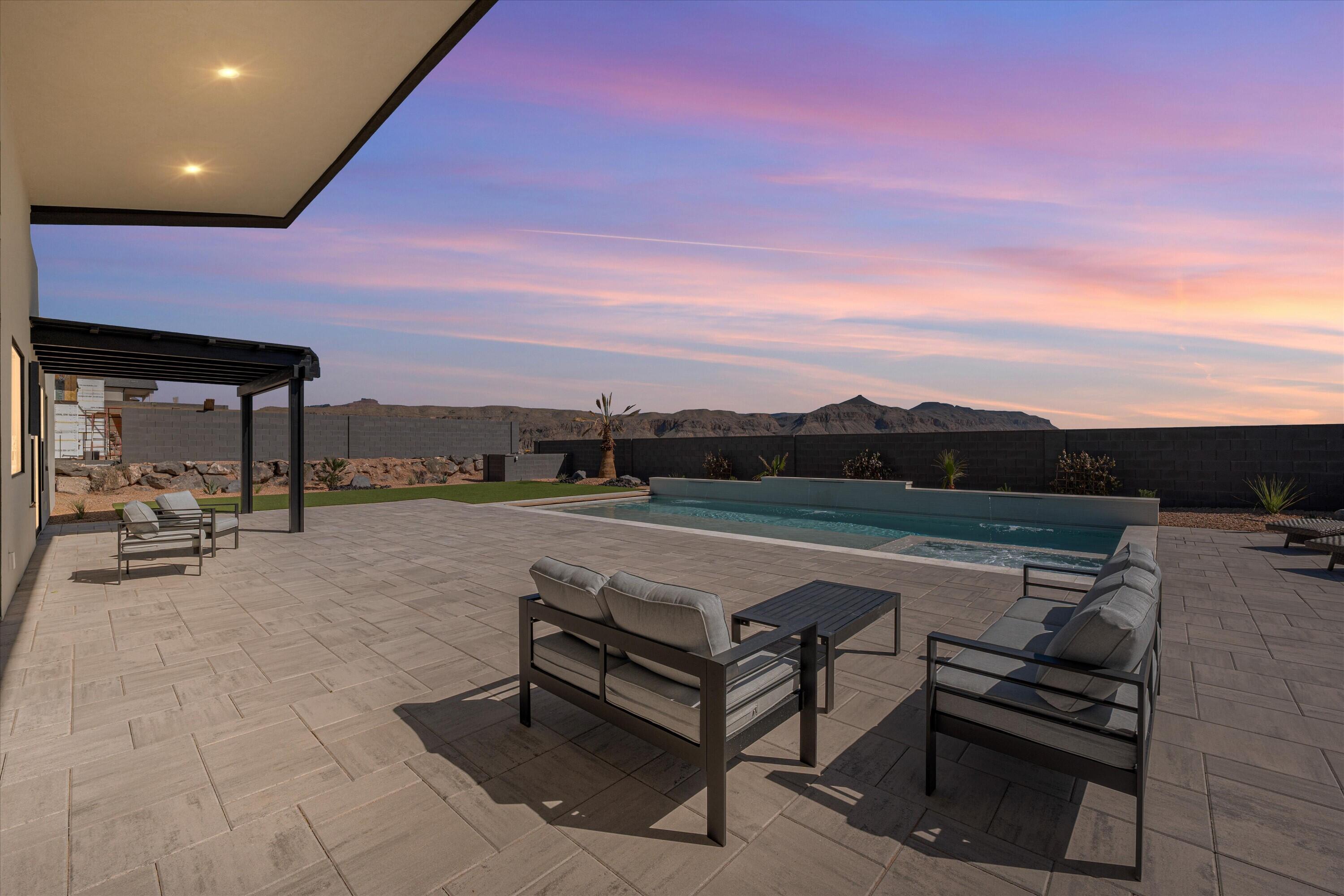 SCENIC POINTE - Residential
