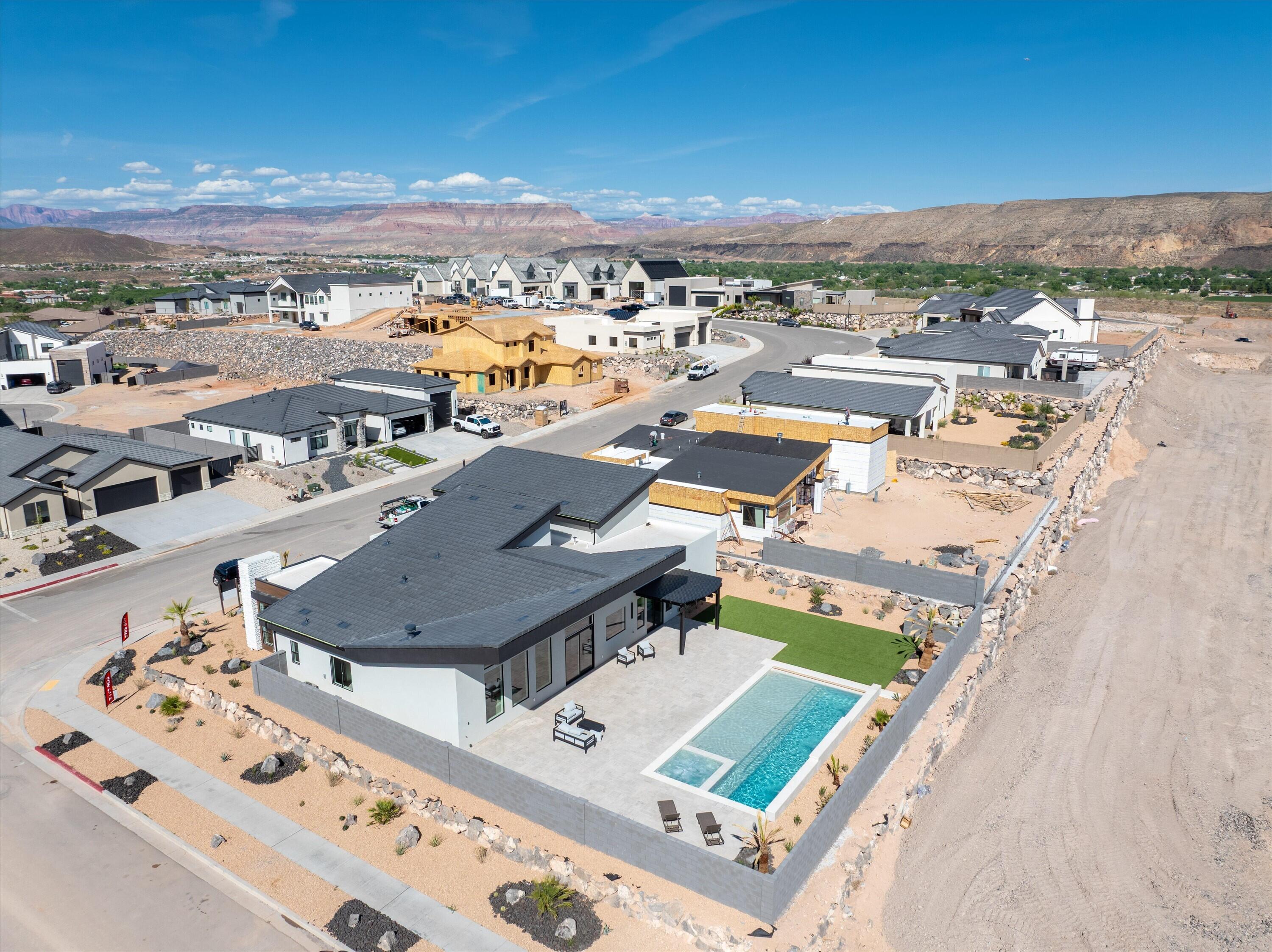 SCENIC POINTE - Residential