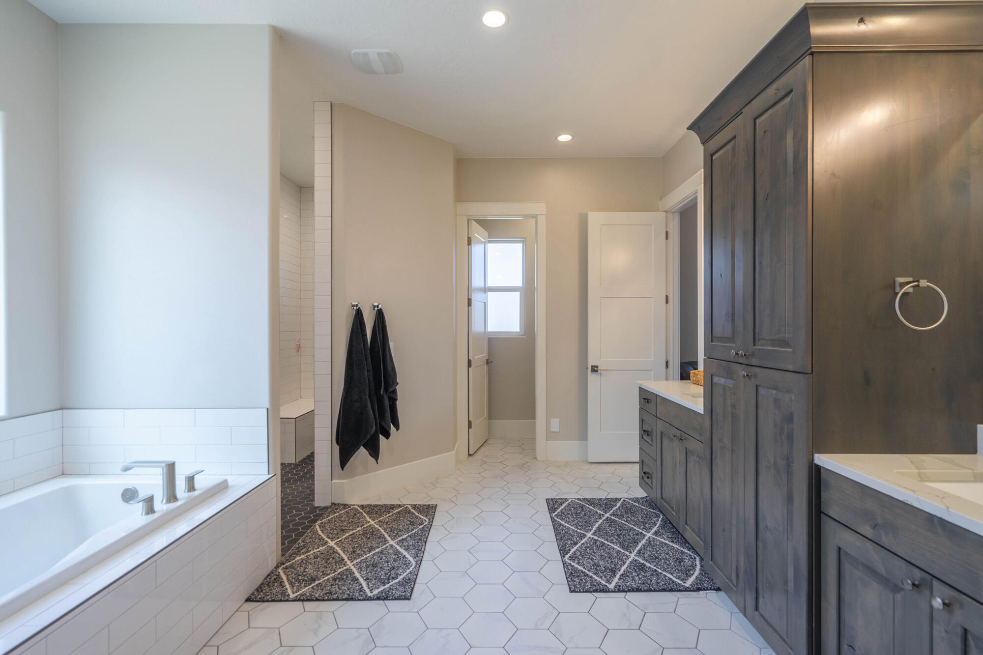 LEDGES OF SG NORTHGATE PEAKS - Residential