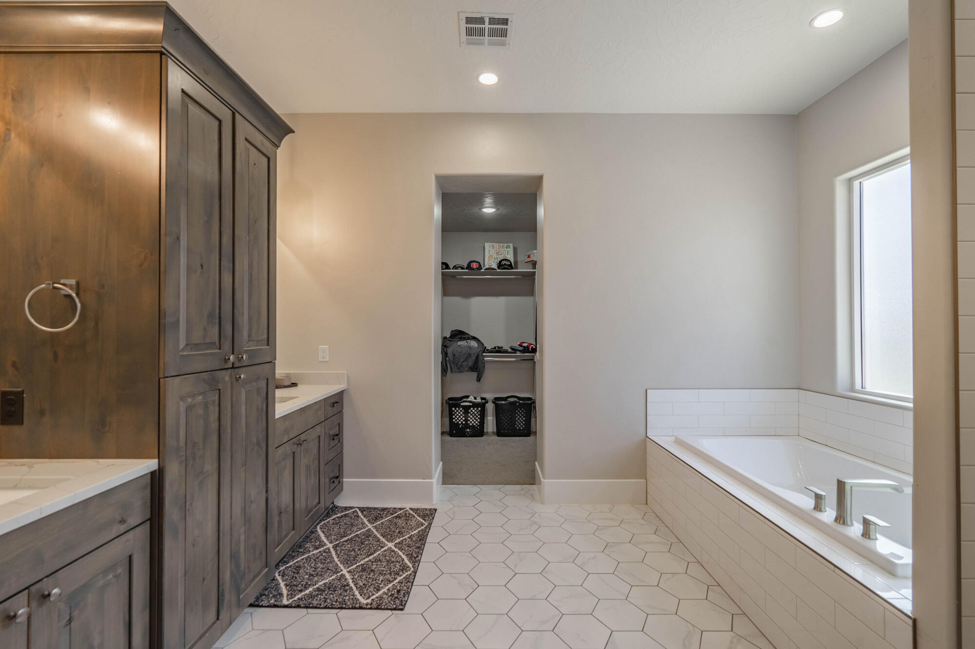 LEDGES OF SG NORTHGATE PEAKS - Residential