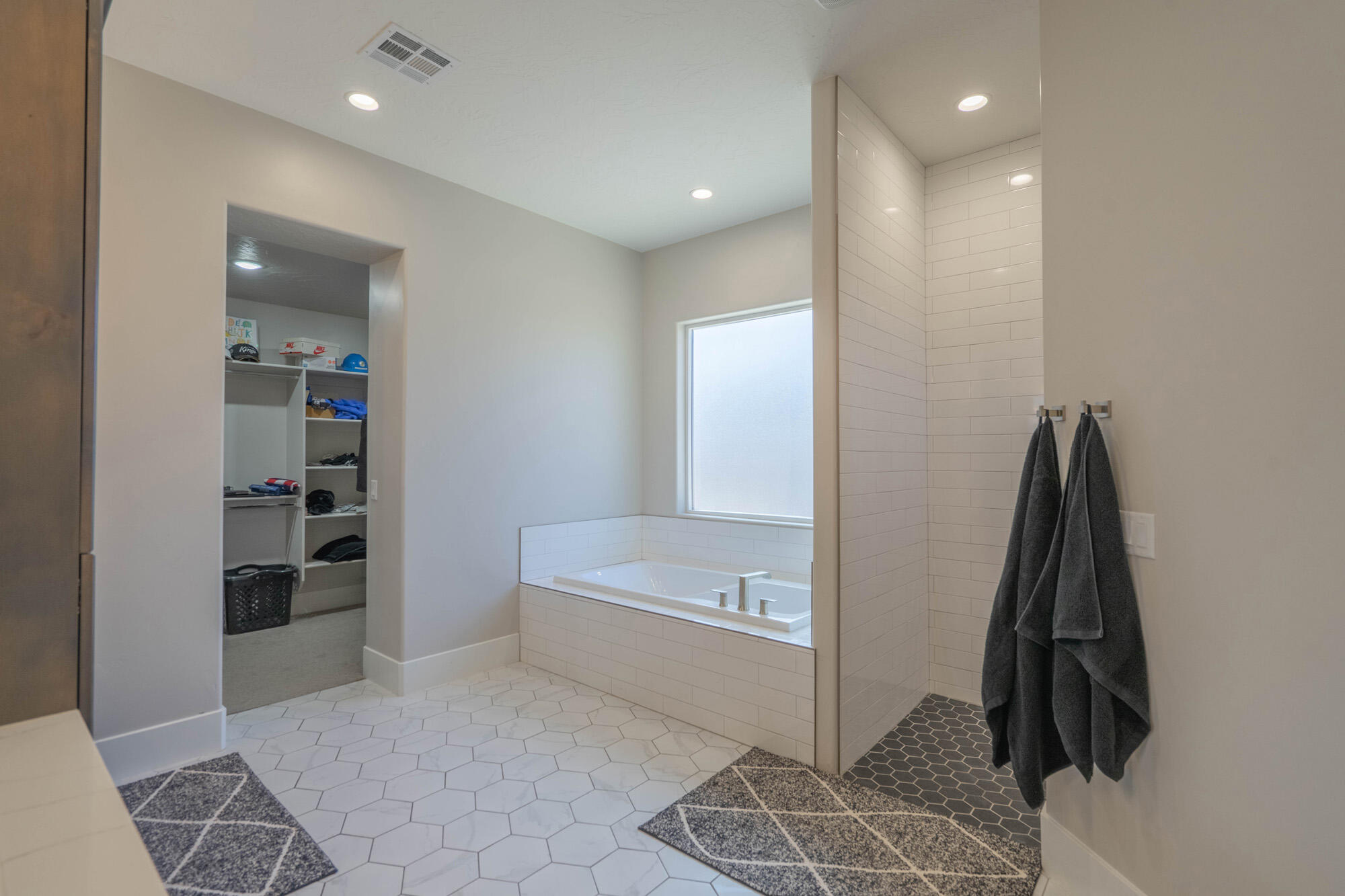 LEDGES OF SG NORTHGATE PEAKS - Residential