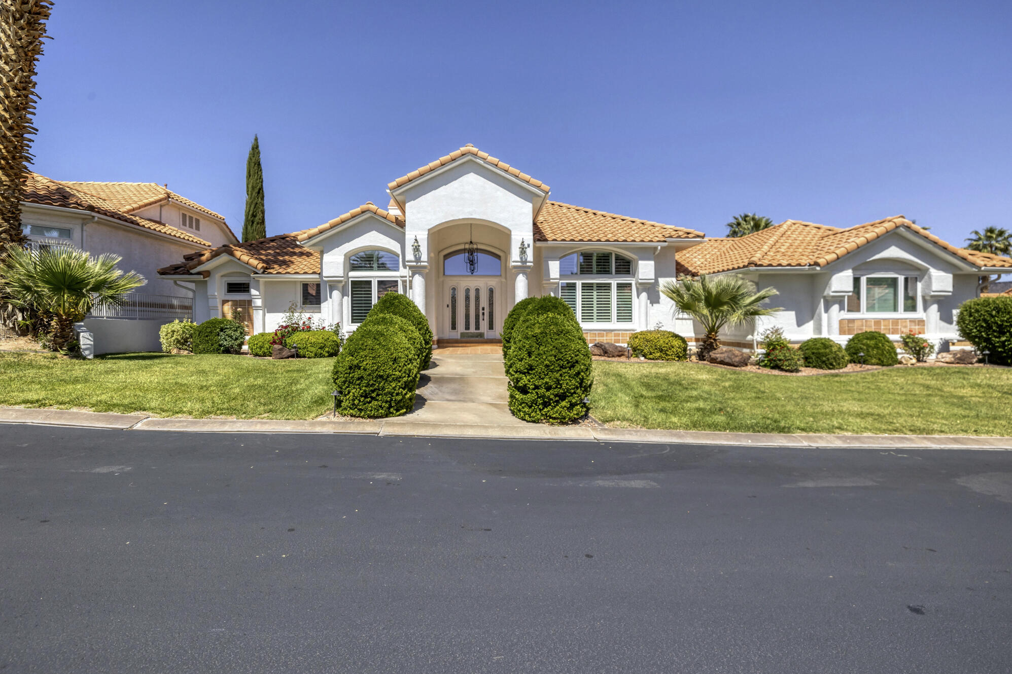 Beautiful two-story home with stunning red rock mountain views! This spacious property is perfect for family gatherings and features a blend of hardwood, tile, and carpet throughout. Enjoy access to a community clubhouse with pool, and take advantage of the close proximity to Sunbrook Golf Course. The home also includes a three-car garage, along with RO and soft water systems for added comfort and convenience.
