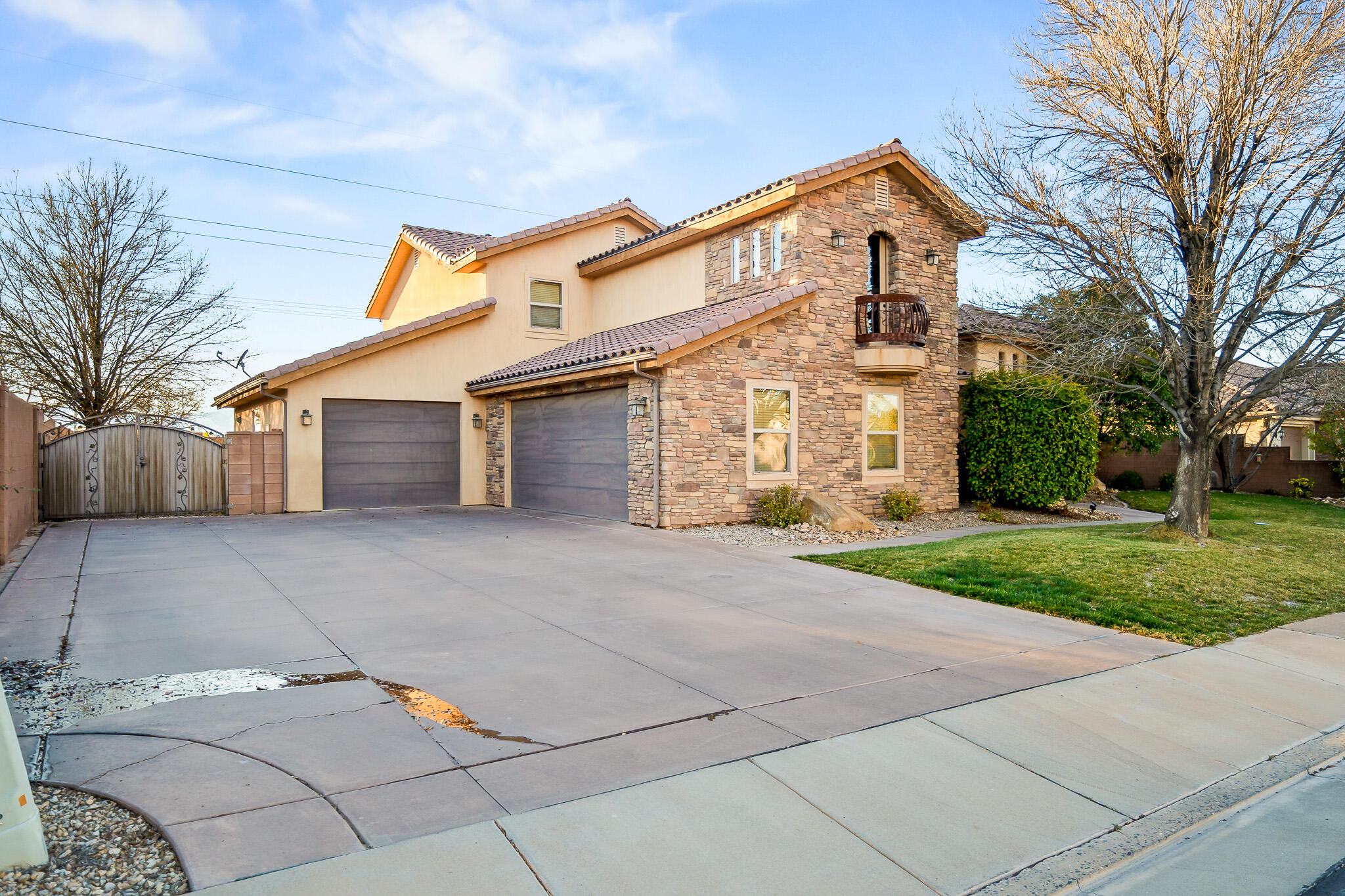 BRIDLE GATE ESTATES - Residential