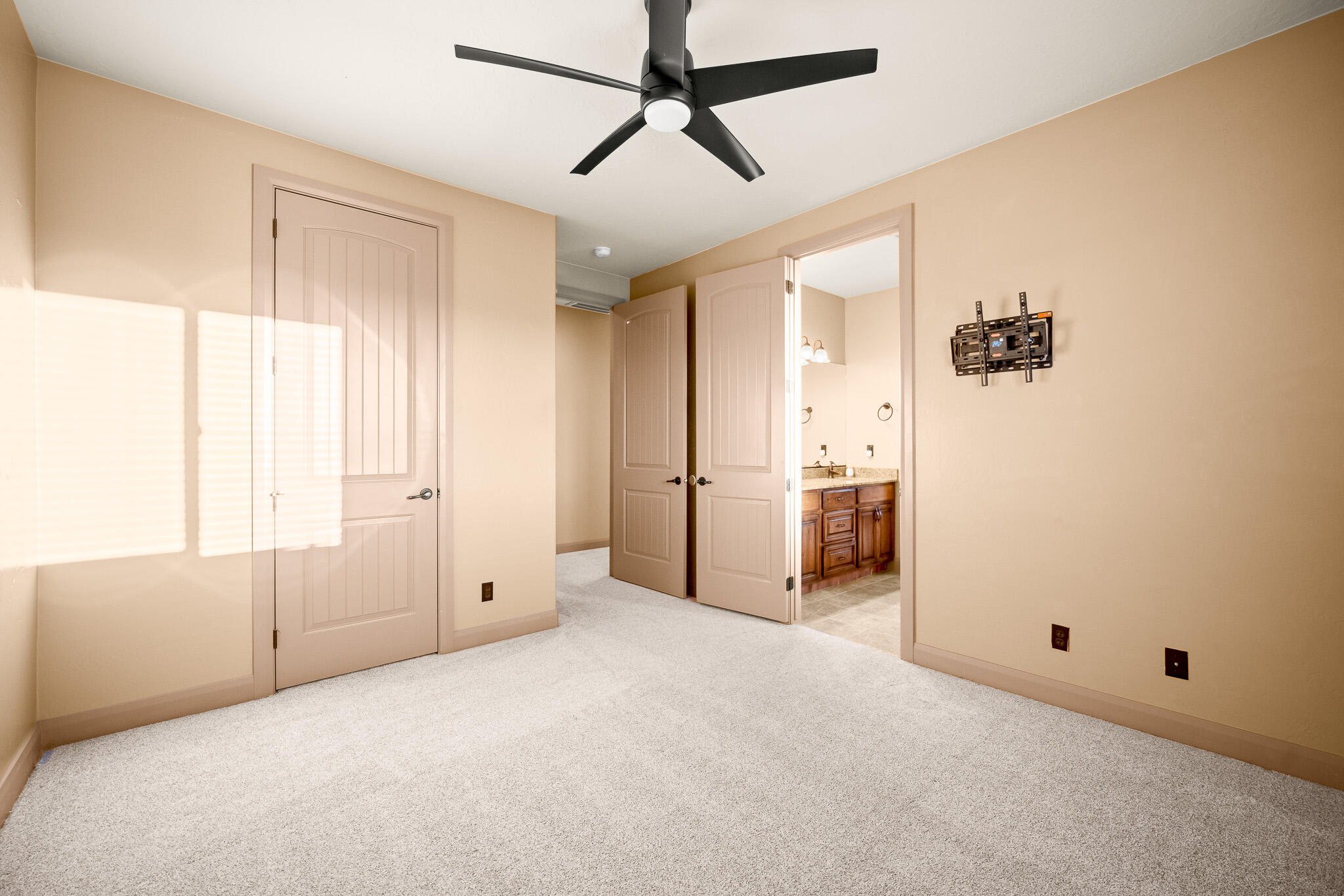 BRIDLE GATE ESTATES - Residential