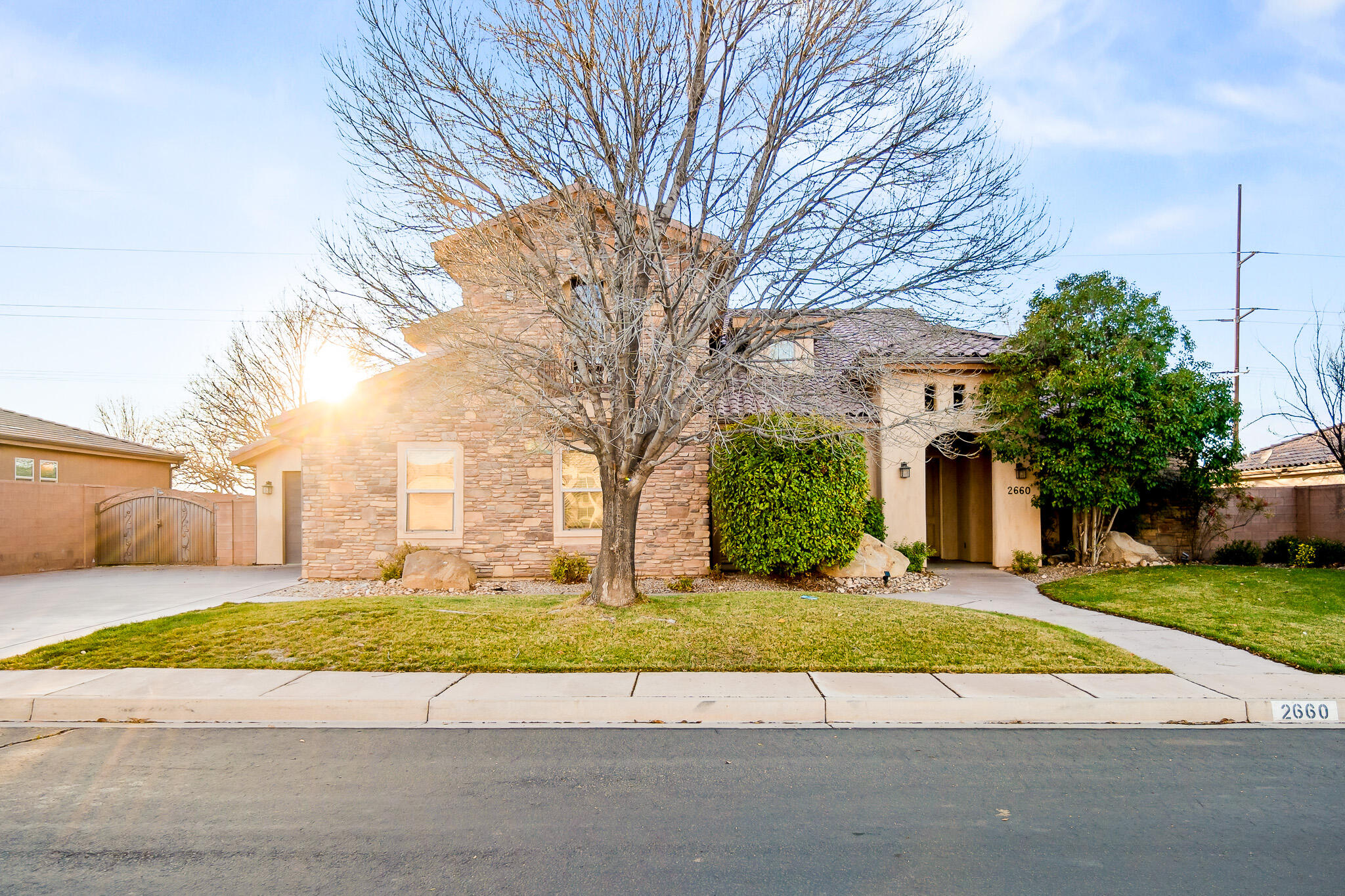 BRIDLE GATE ESTATES - Residential