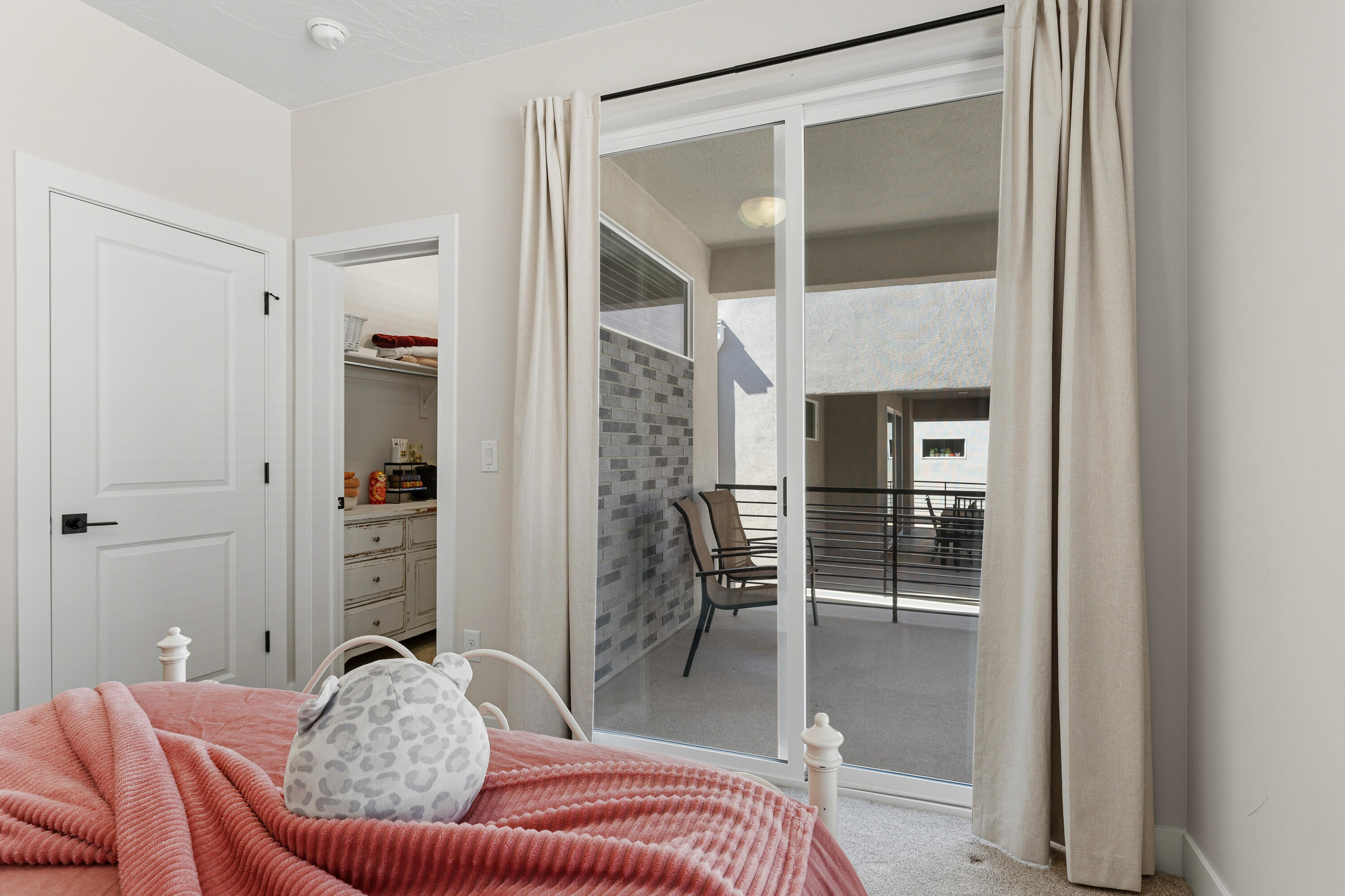 BLACK RIDGE COVE - Residential