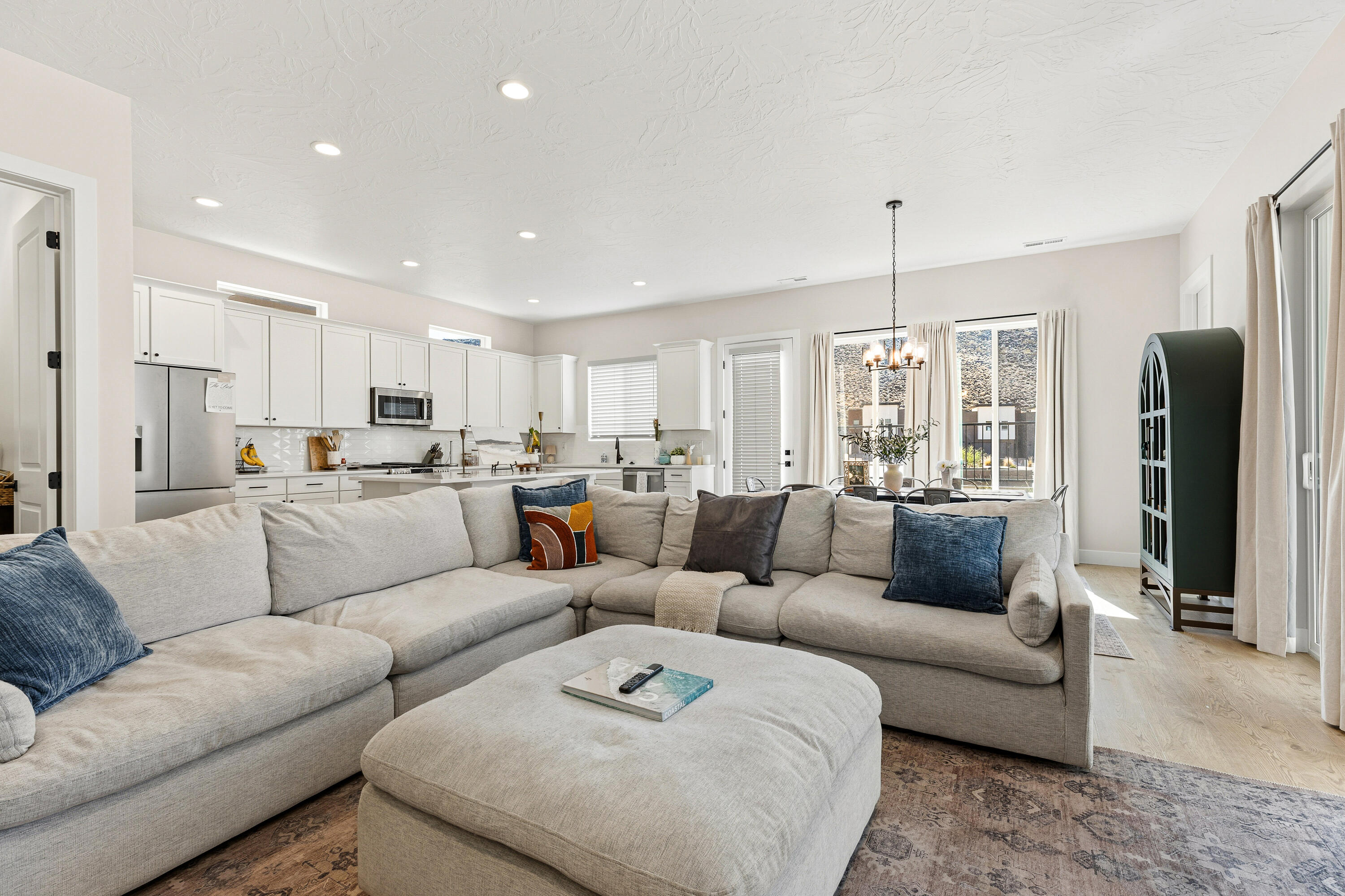 BLACK RIDGE COVE - Residential
