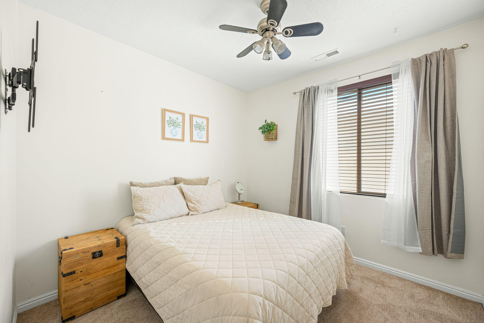 CORAL CANYON - Residential