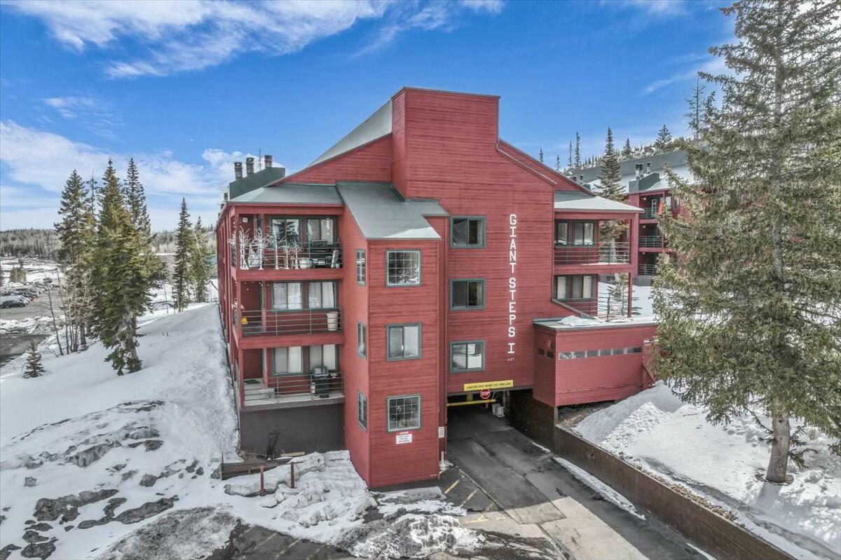 Experience the ultimate mountain getaway in this top-floor Giant Steps unit, featuring 2 bedrooms + large loft and 3 bathrooms, sleep up to 12 guests in actual beds. Recently updated with granite countertops, new sinks, new toilets, fresh paint, new carpets, appliances, and furnishings, this spacious retreat is ideal for large families or groups. The lower level boasts two king-size bedrooms & two full baths, while the upper loft hosts eight twin beds & an additional bath. Nestled at the base of Giant Steps, just steps from the ski lifts & snow tubing, this property offers ski-in/ski-out access. Enjoy fantastic clubhouse amenities, including laundry facilities, a large indoor hot tub, sauna, & a game room with pool, darts, and air hockey. Currently operating as a short term rental.