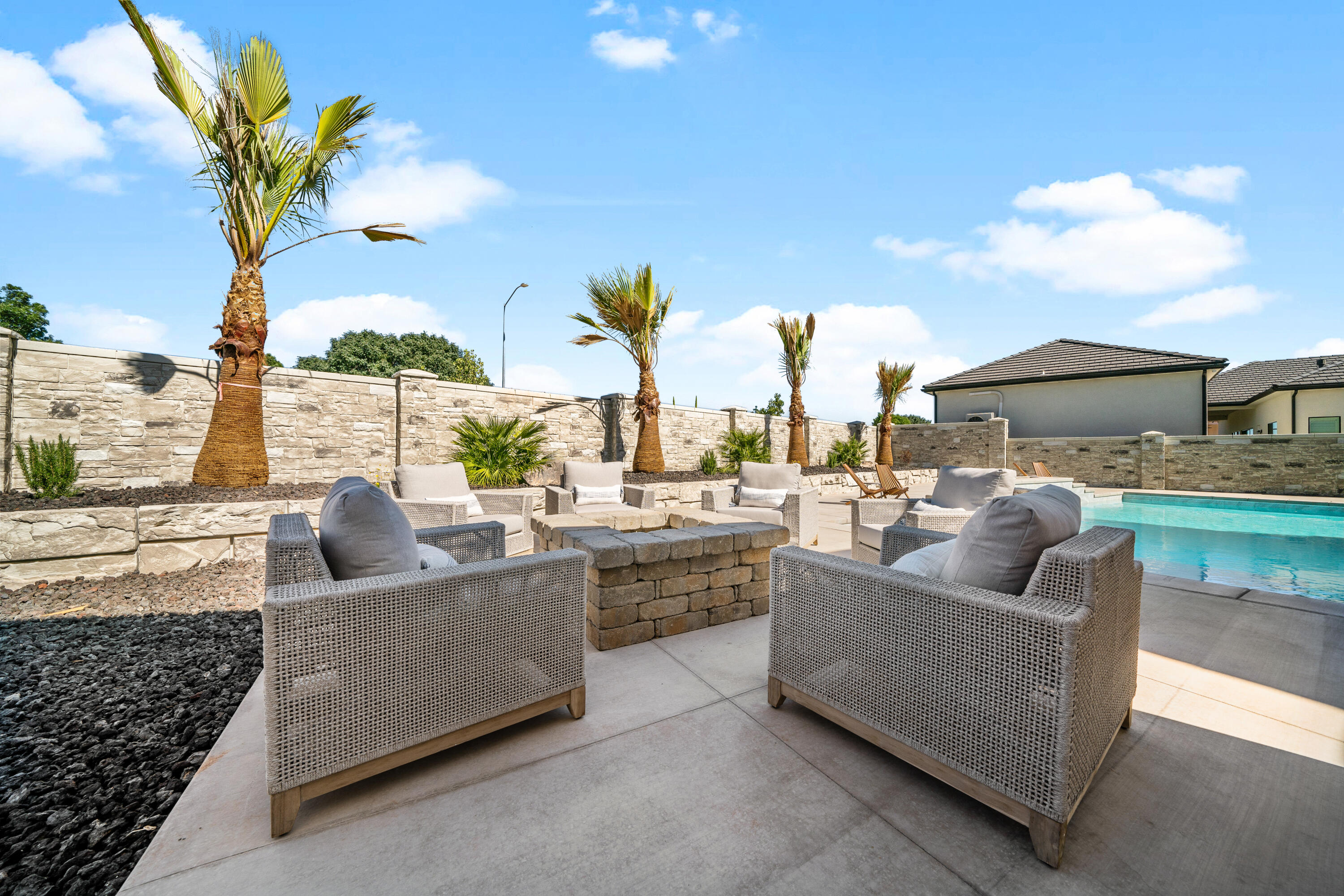 HAWKEYE POINTE SUB - Residential