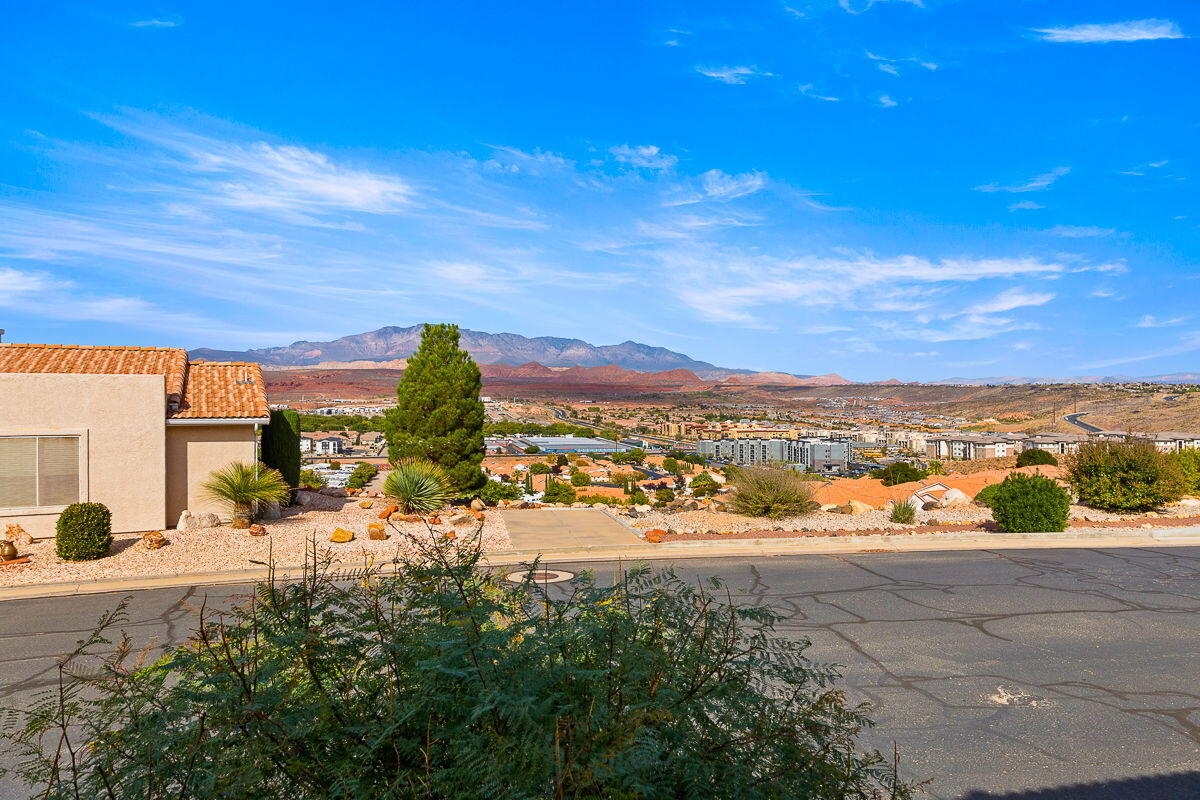 RIDGEPOINTE - Residential
