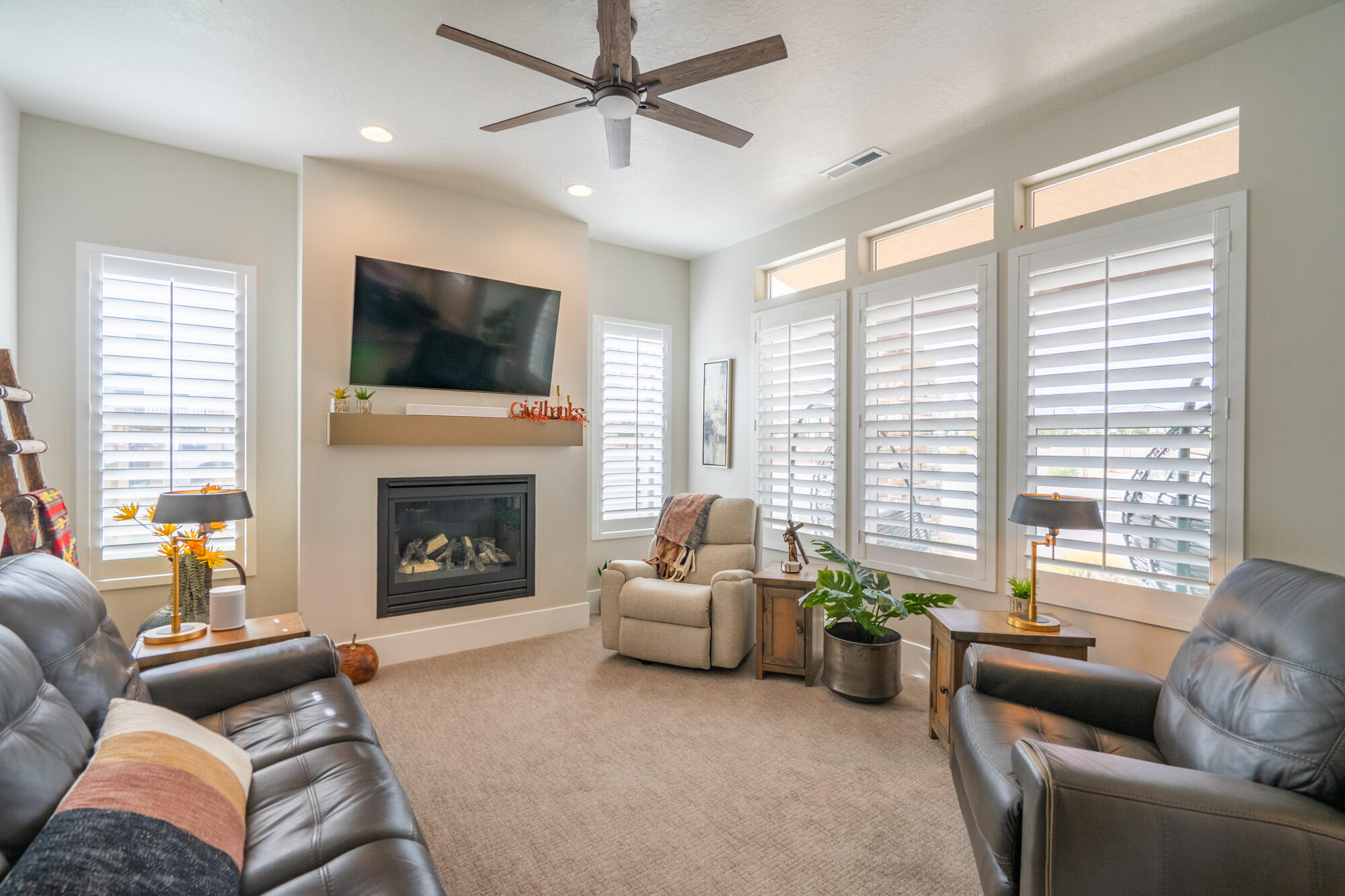 DESERT COLOR AUBURN HILLS - Residential