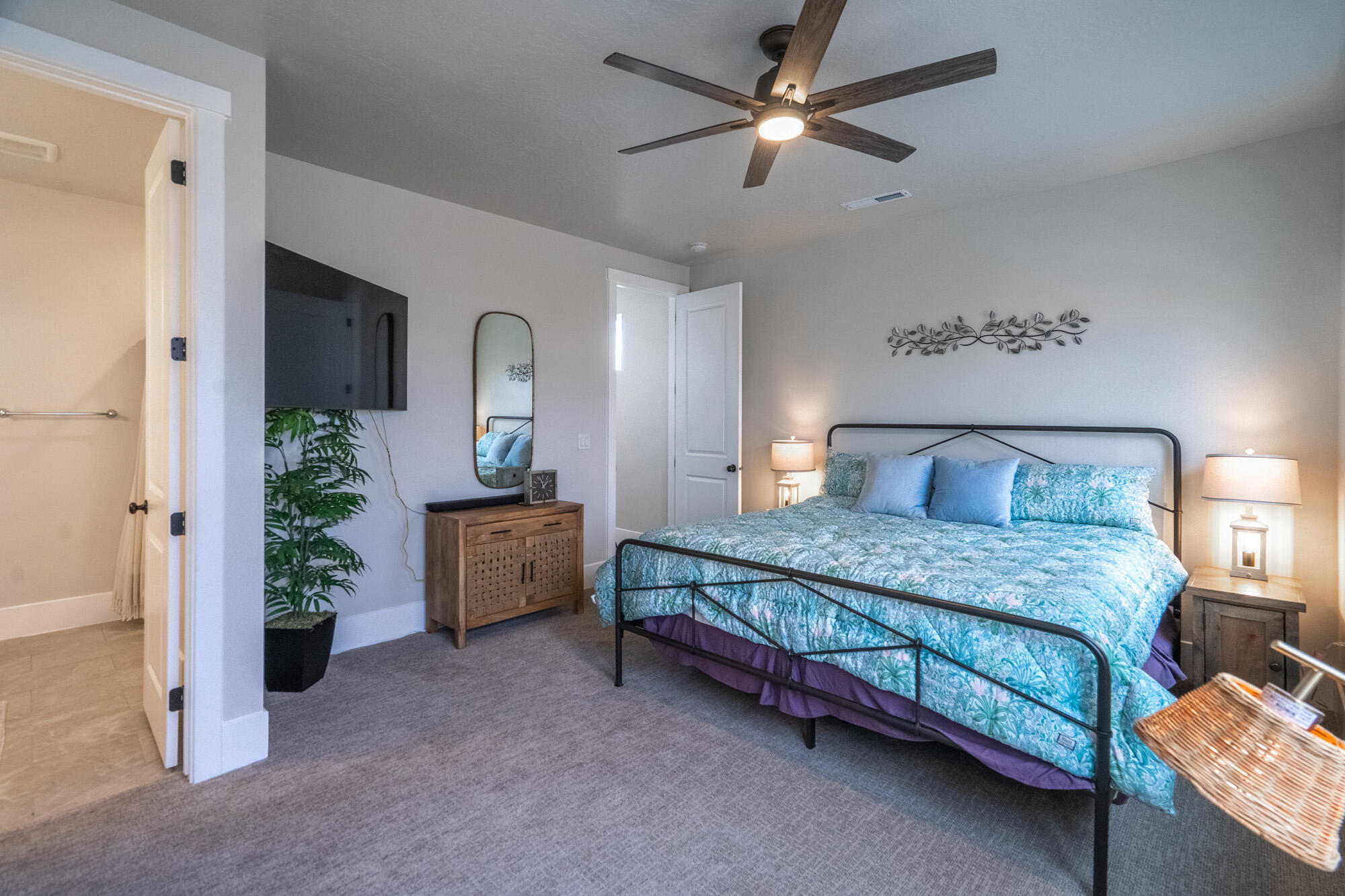 DESERT COLOR AUBURN HILLS - Residential