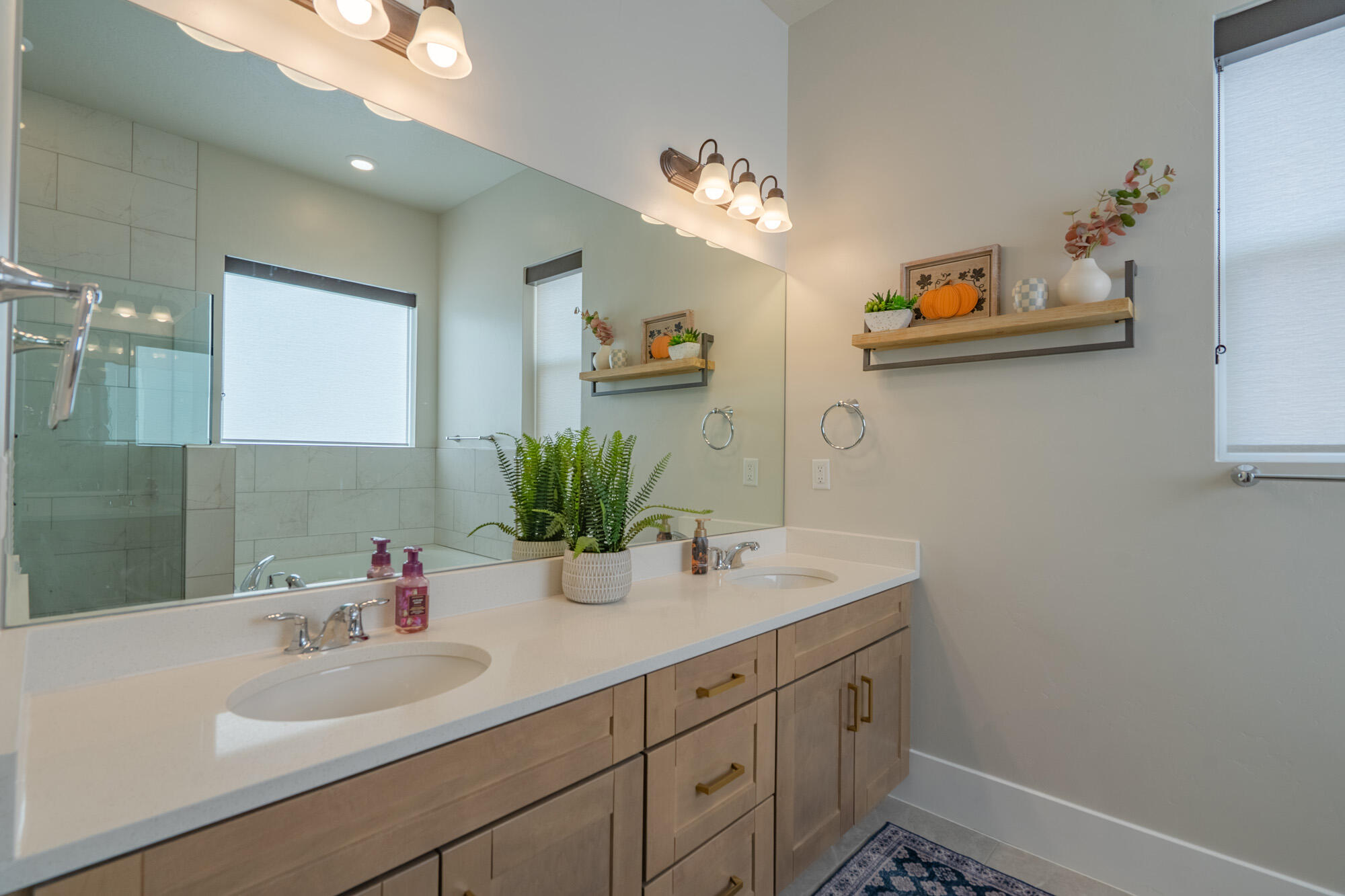 DESERT COLOR AUBURN HILLS - Residential
