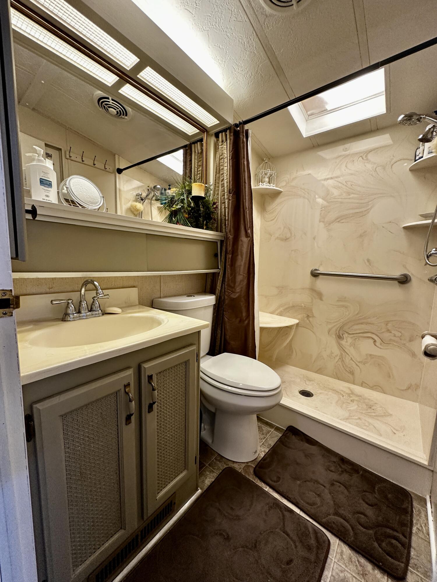 DIXIE DOWNS RV RESORT - Residential
