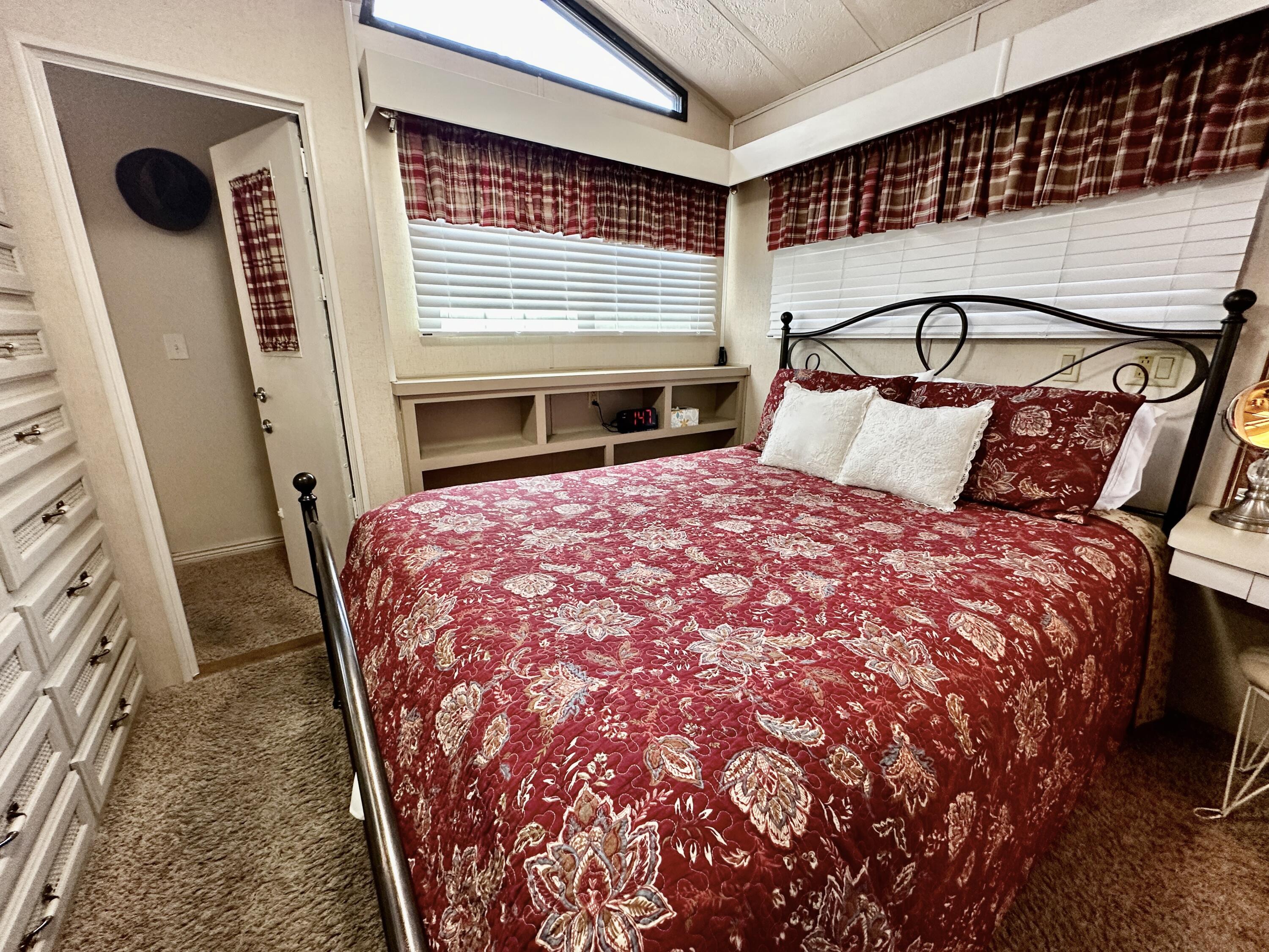 DIXIE DOWNS RV RESORT - Residential