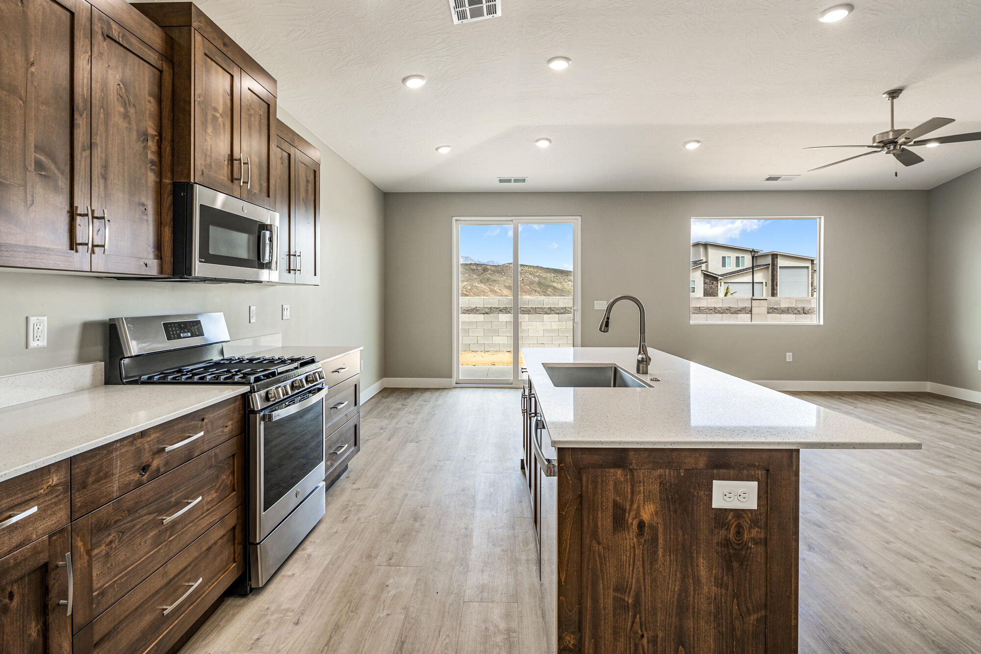 PEREGRINE POINTE WEST - Residential