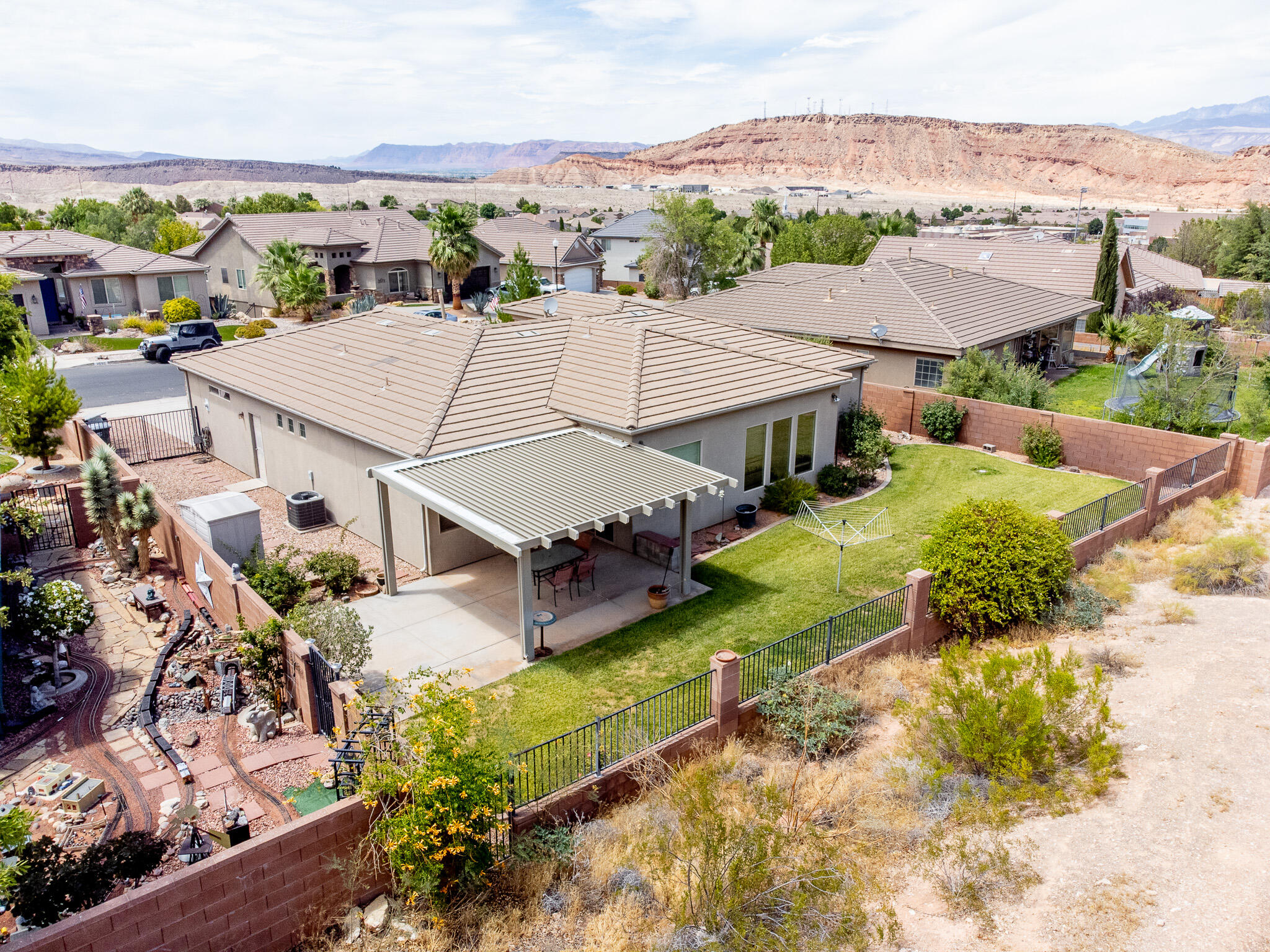 DESERT HILLS - Residential