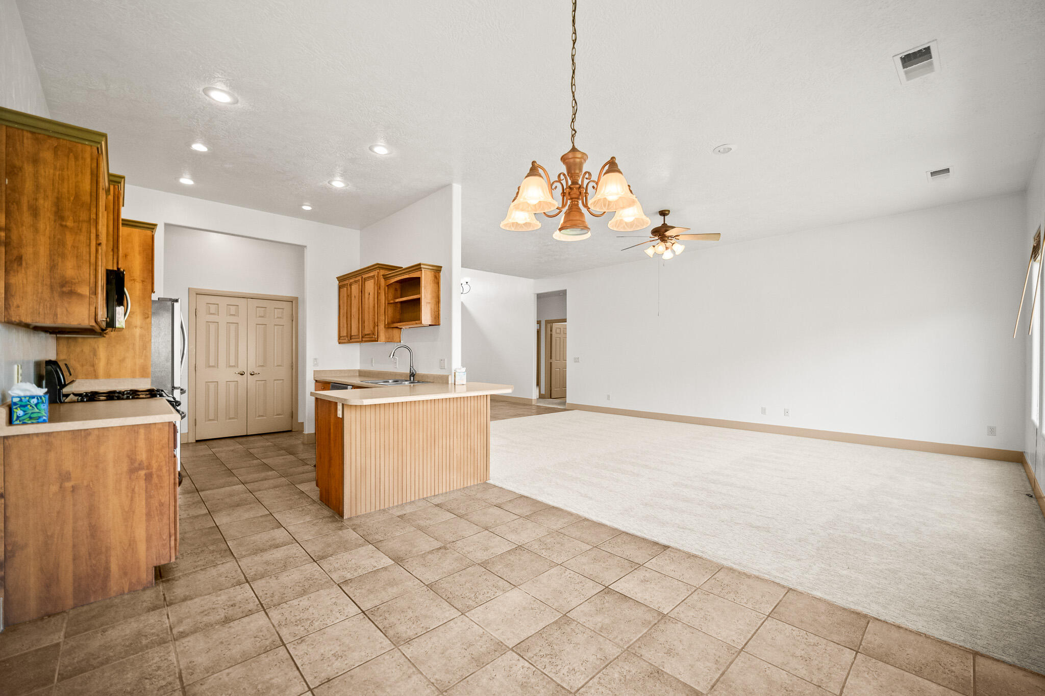 DESERT HILLS - Residential