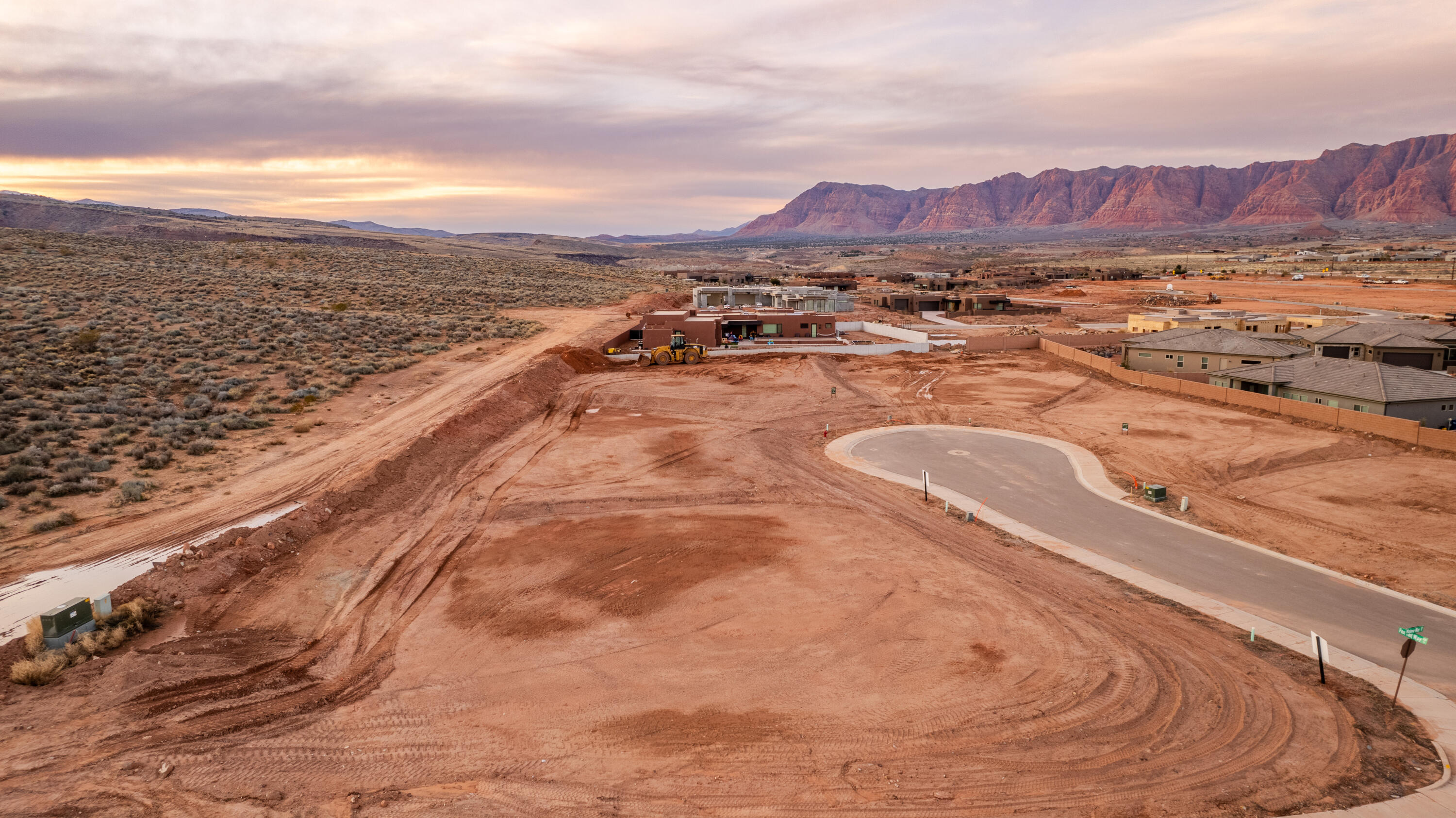 MOJAVE FLATS - Land