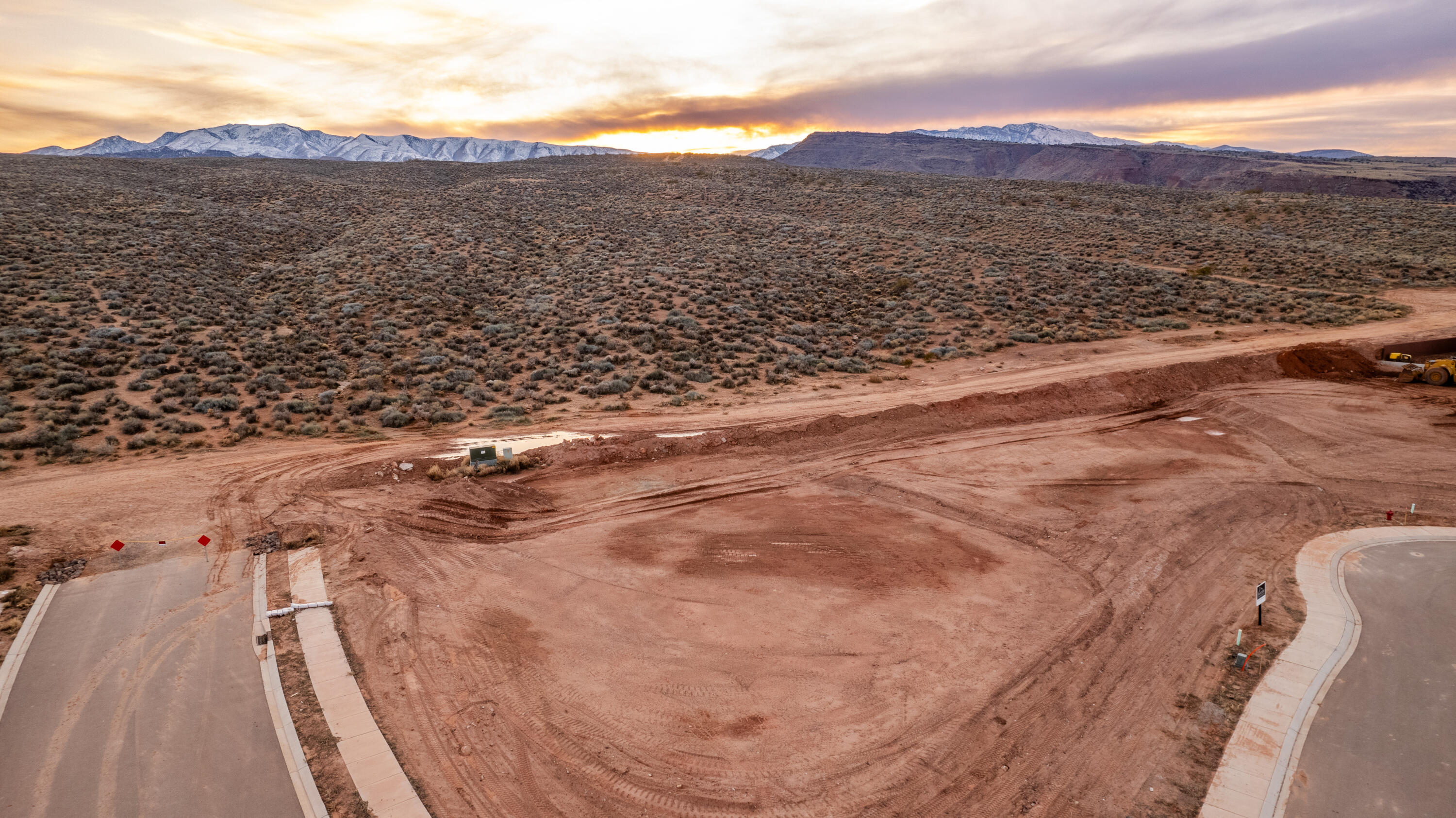 MOJAVE FLATS - Land