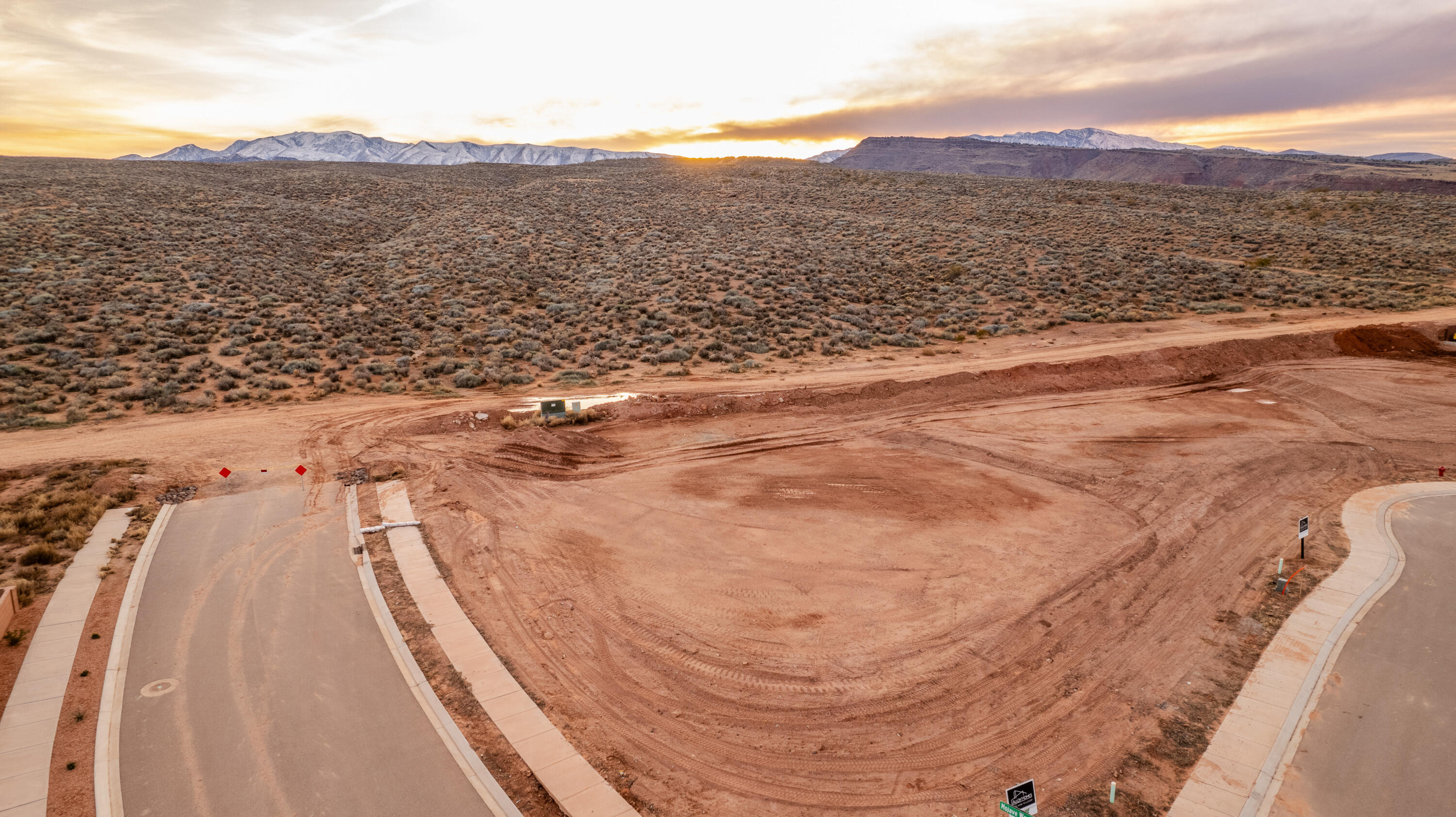 MOJAVE FLATS - Land