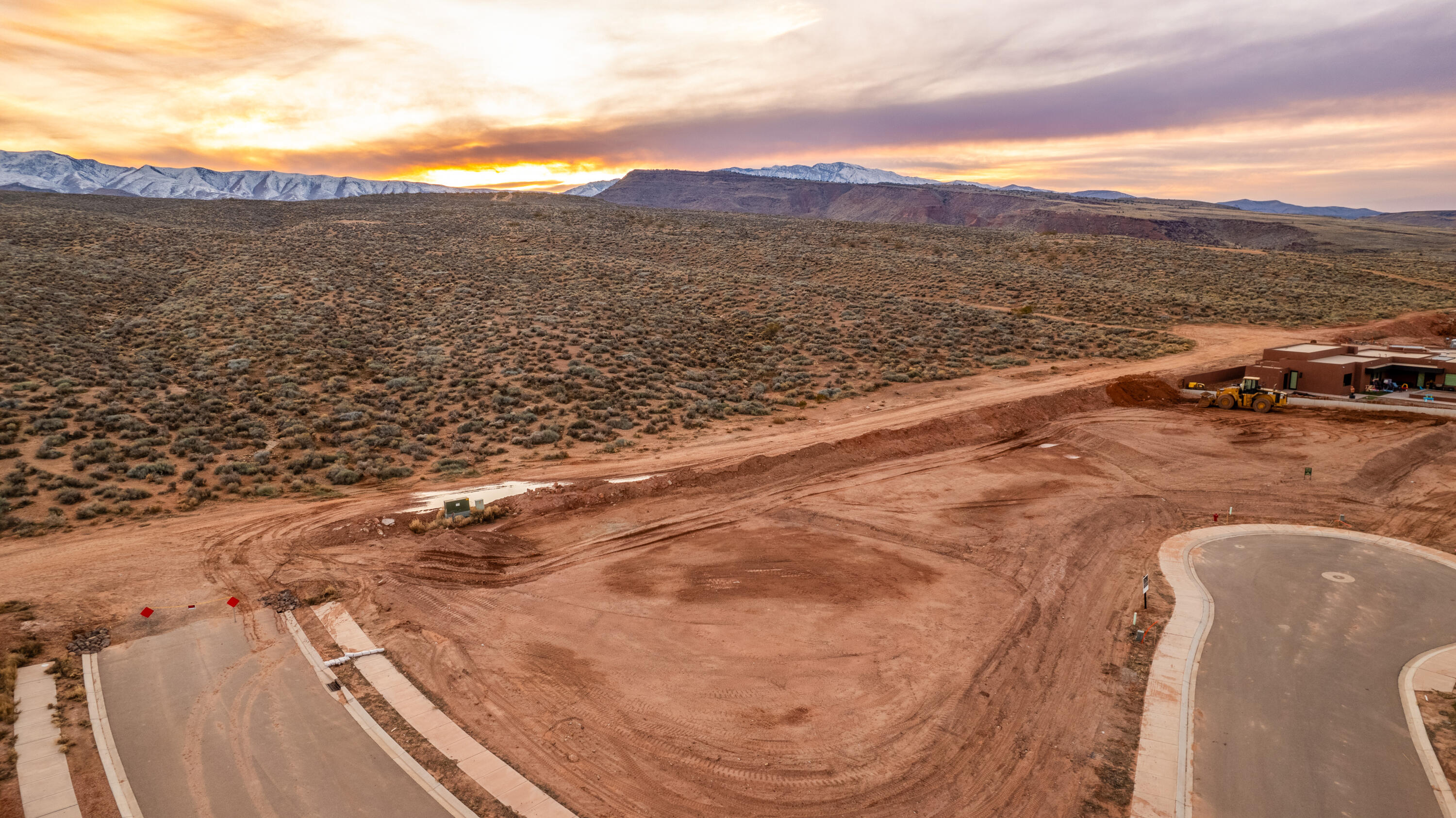 MOJAVE FLATS - Land