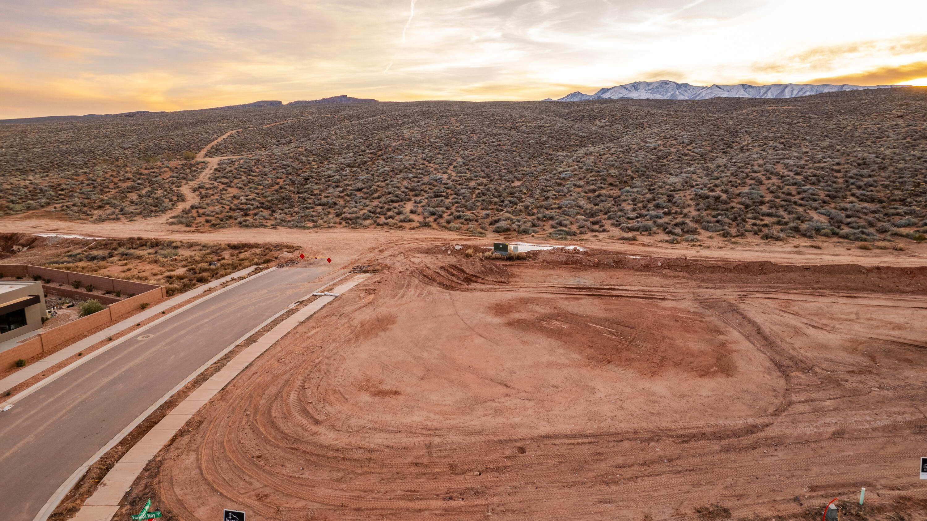 MOJAVE FLATS - Land