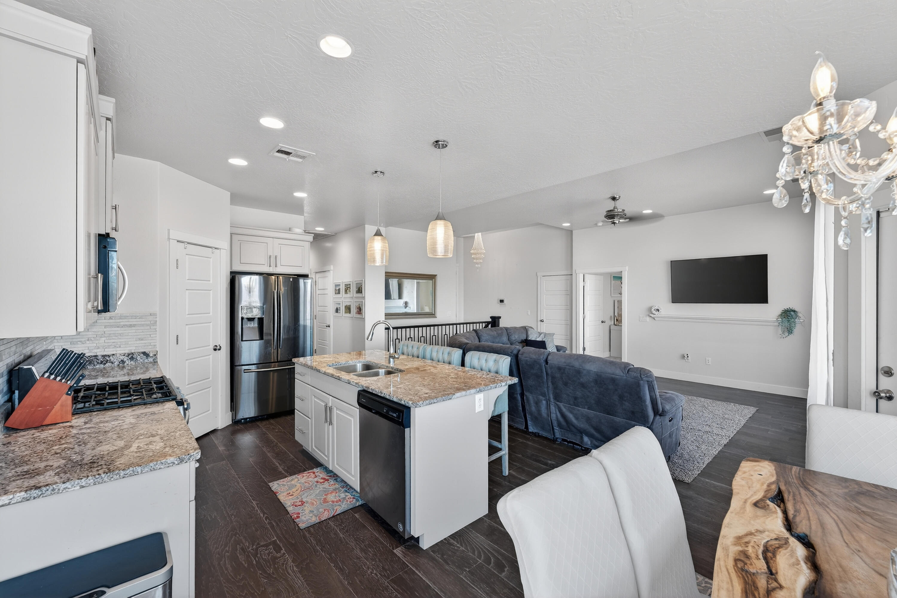 SHADOW MOUNTAIN TOWNHOMES - Residential