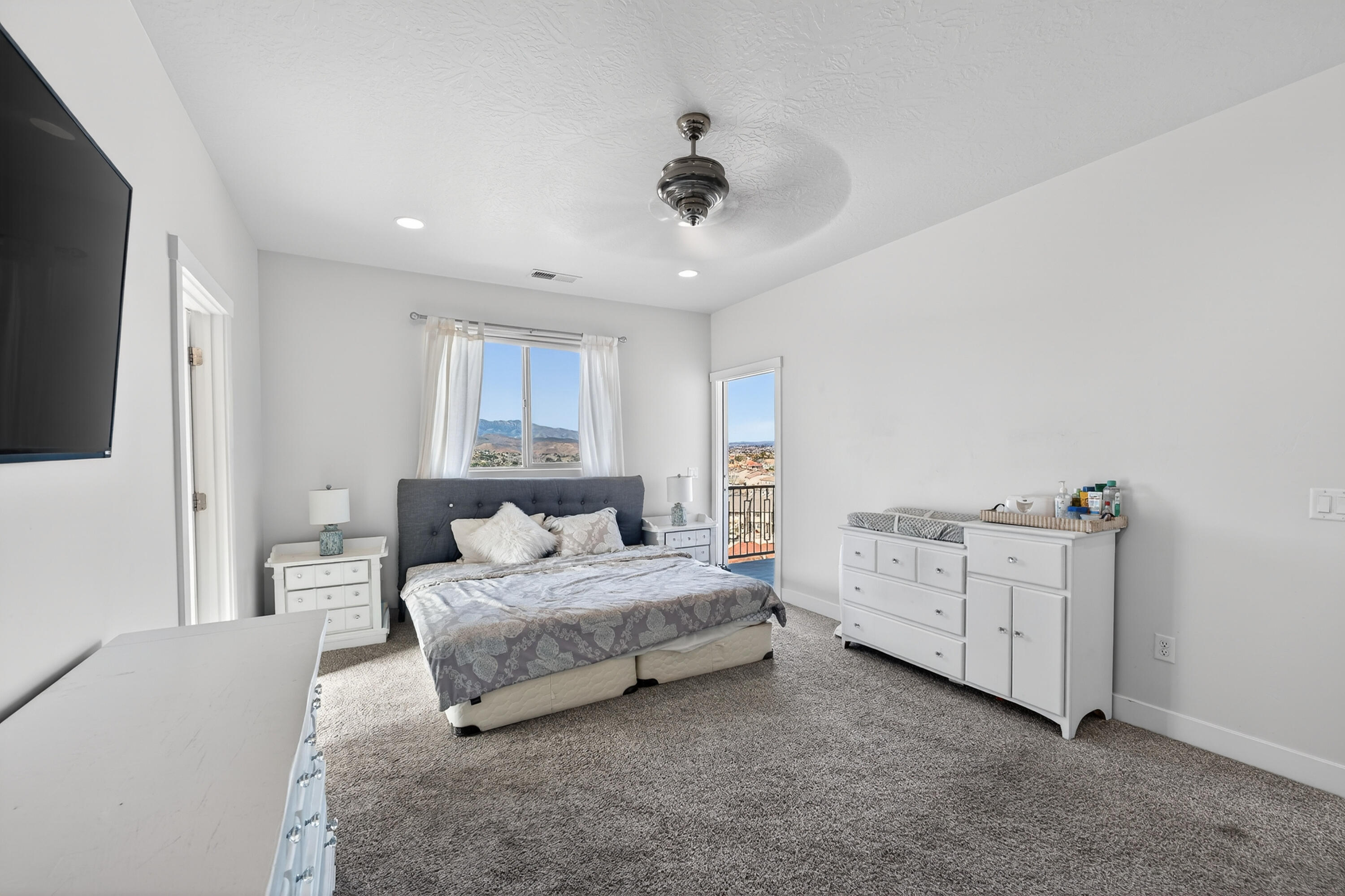 SHADOW MOUNTAIN TOWNHOMES - Residential