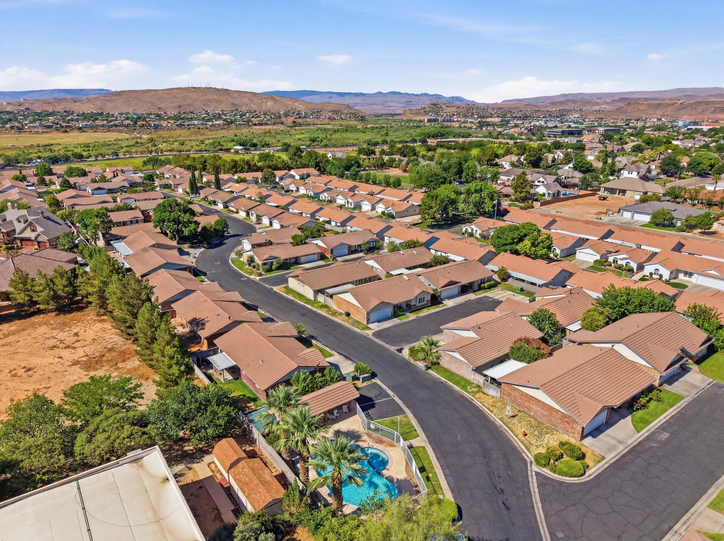 HERITAGE LANE TOWNHOMES - Residential