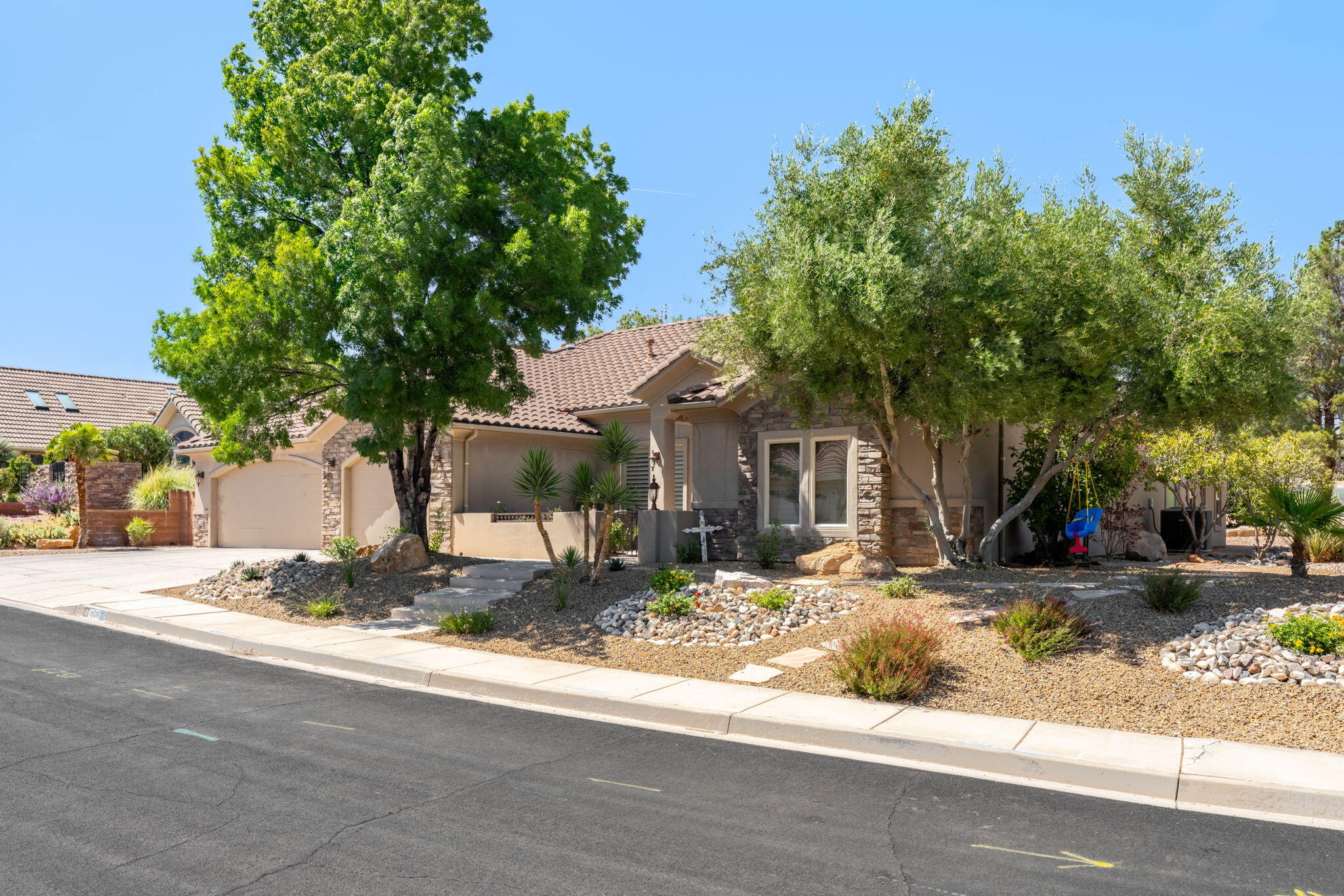 EAST RIDGE - Residential