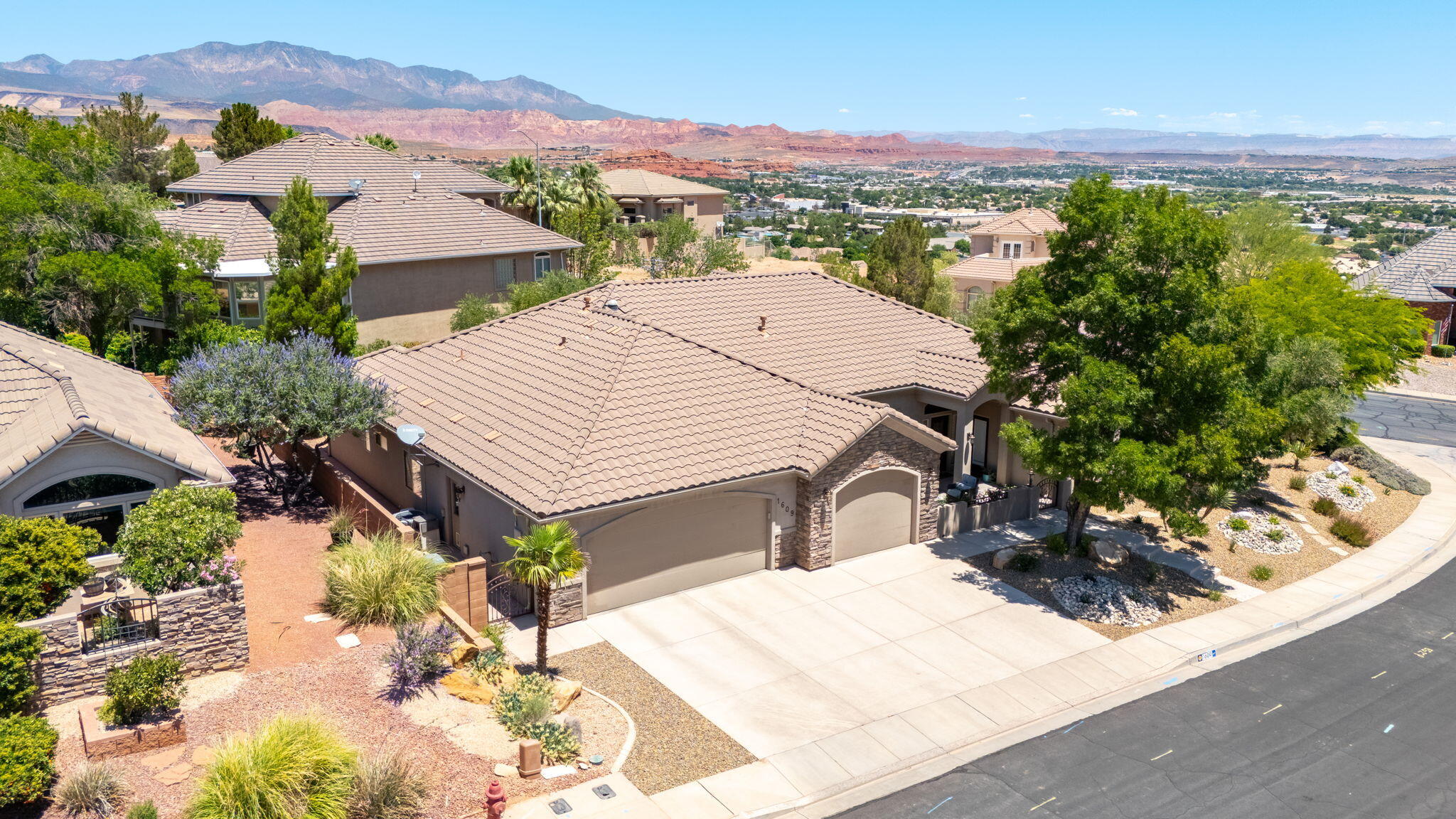 EAST RIDGE - Residential