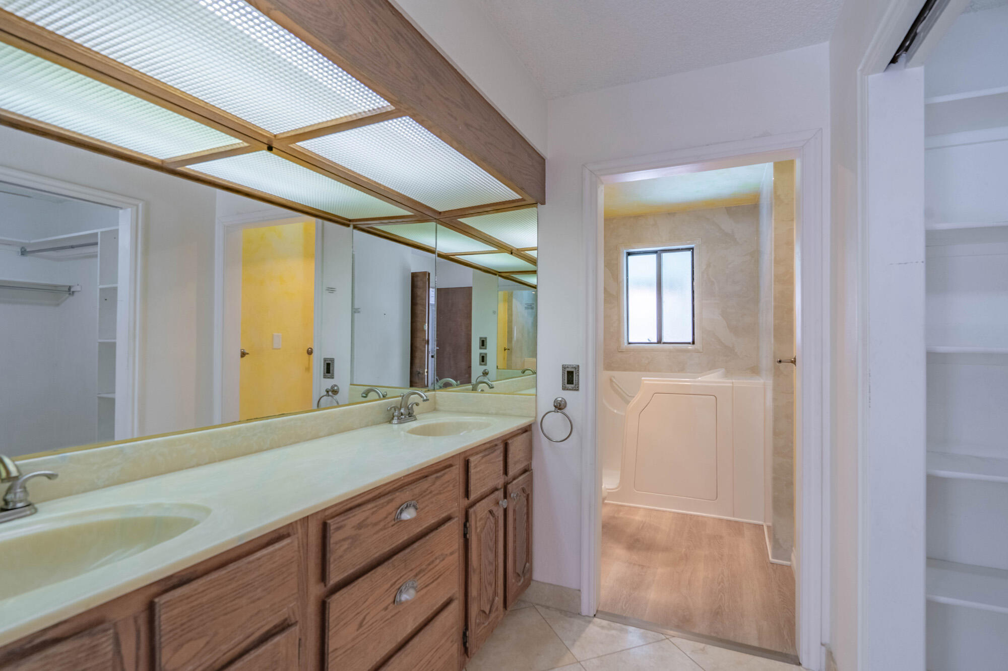 BLOOMINGTON HILLS - Residential