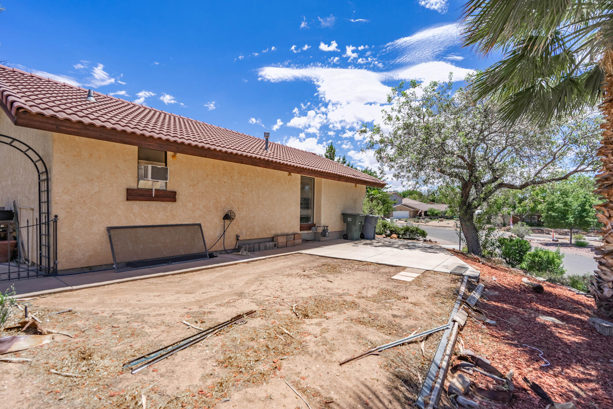 BLOOMINGTON HILLS - Residential