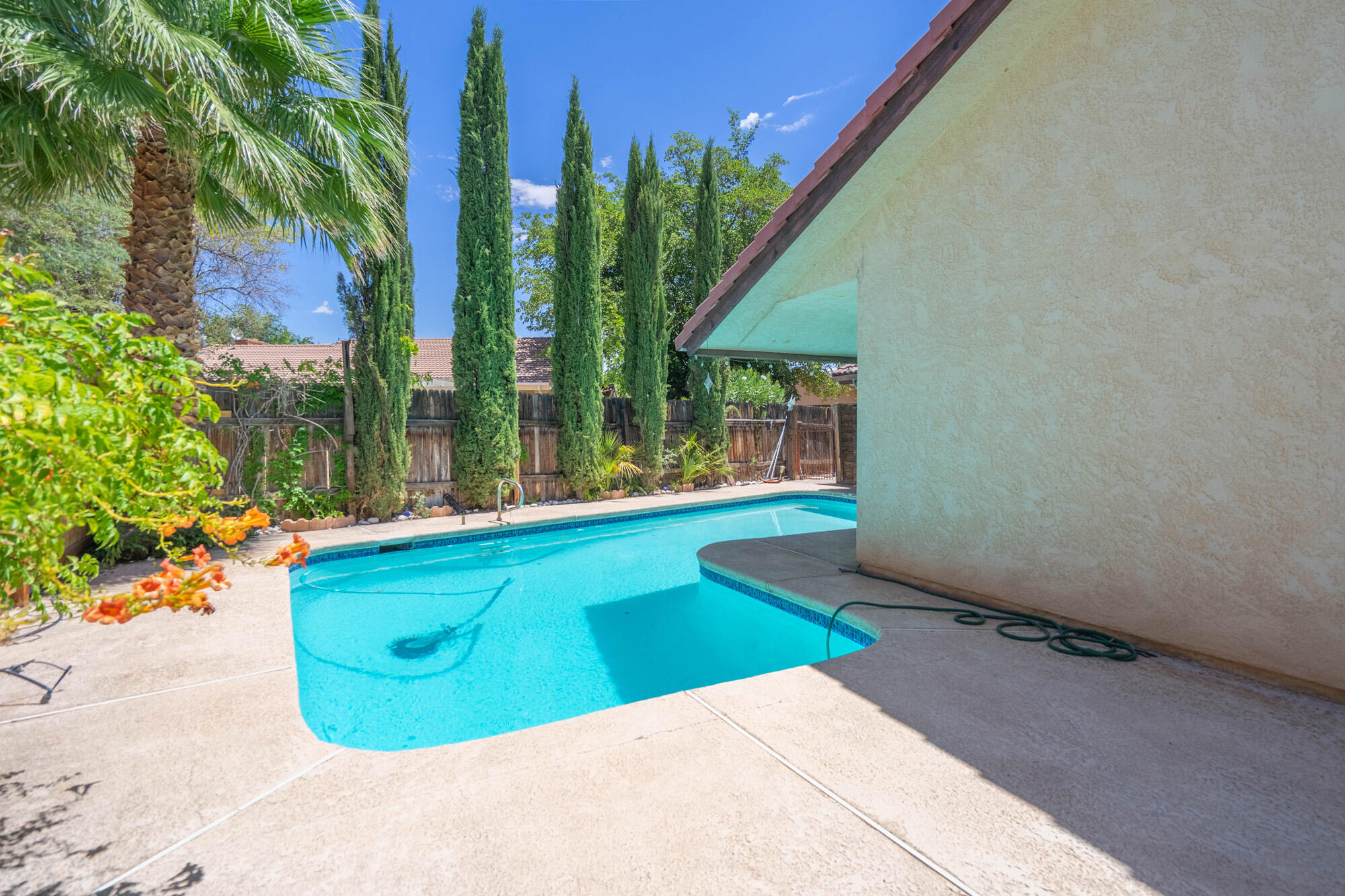 BLOOMINGTON HILLS - Residential